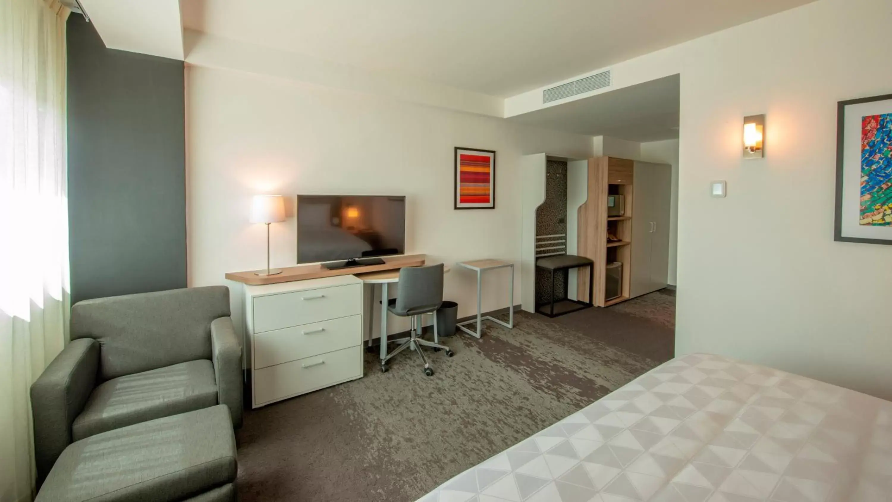 Photo of the whole room, Seating Area in Holiday Inn & Suites - Merida La Isla, an IHG Hotel