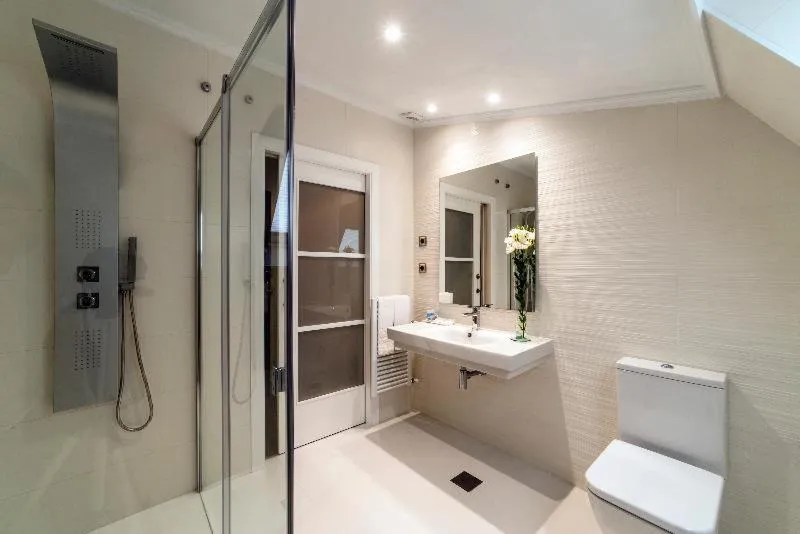 Shower in Eurostars Louxo Talaso