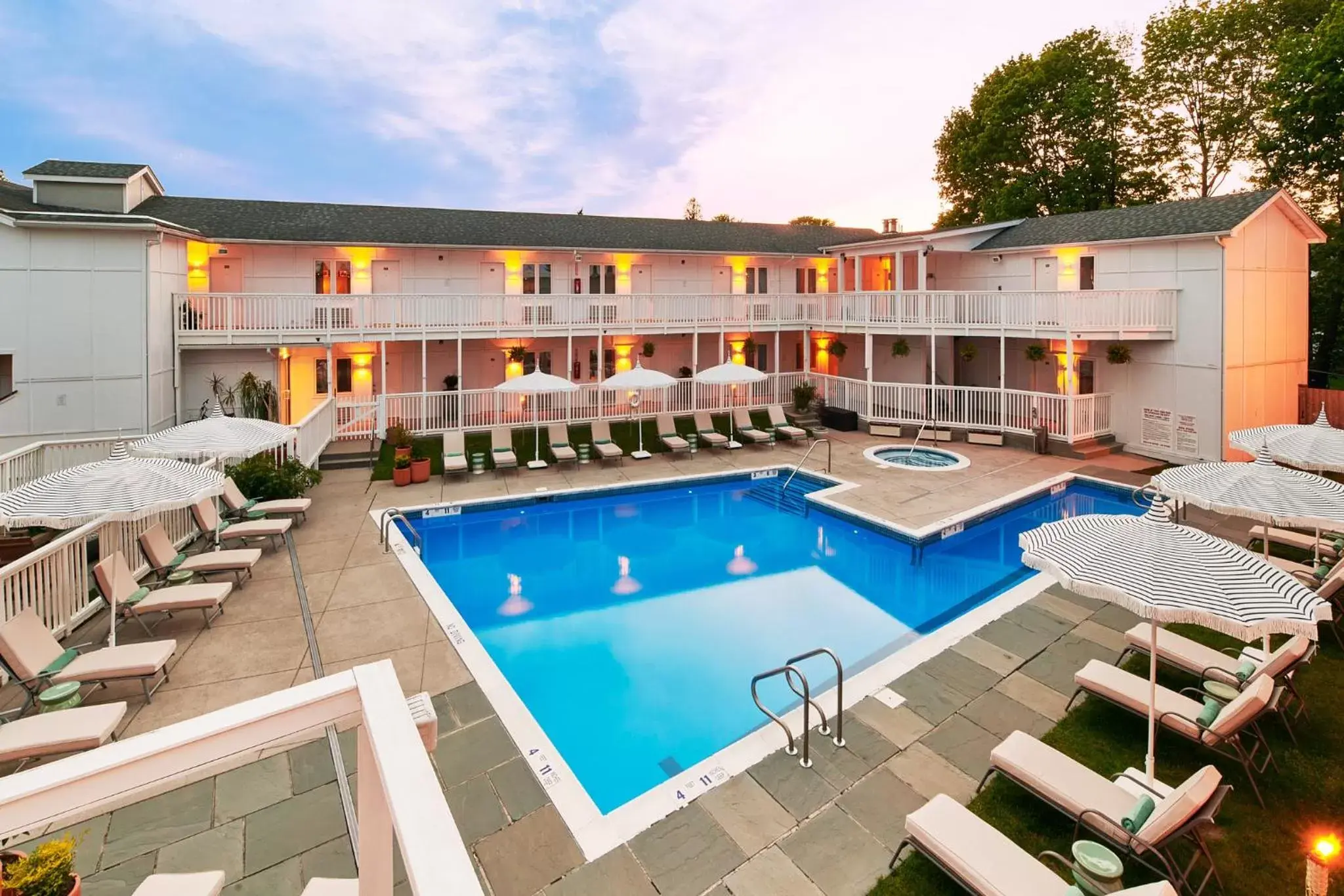 Swimming Pool in Greenporter Hotel