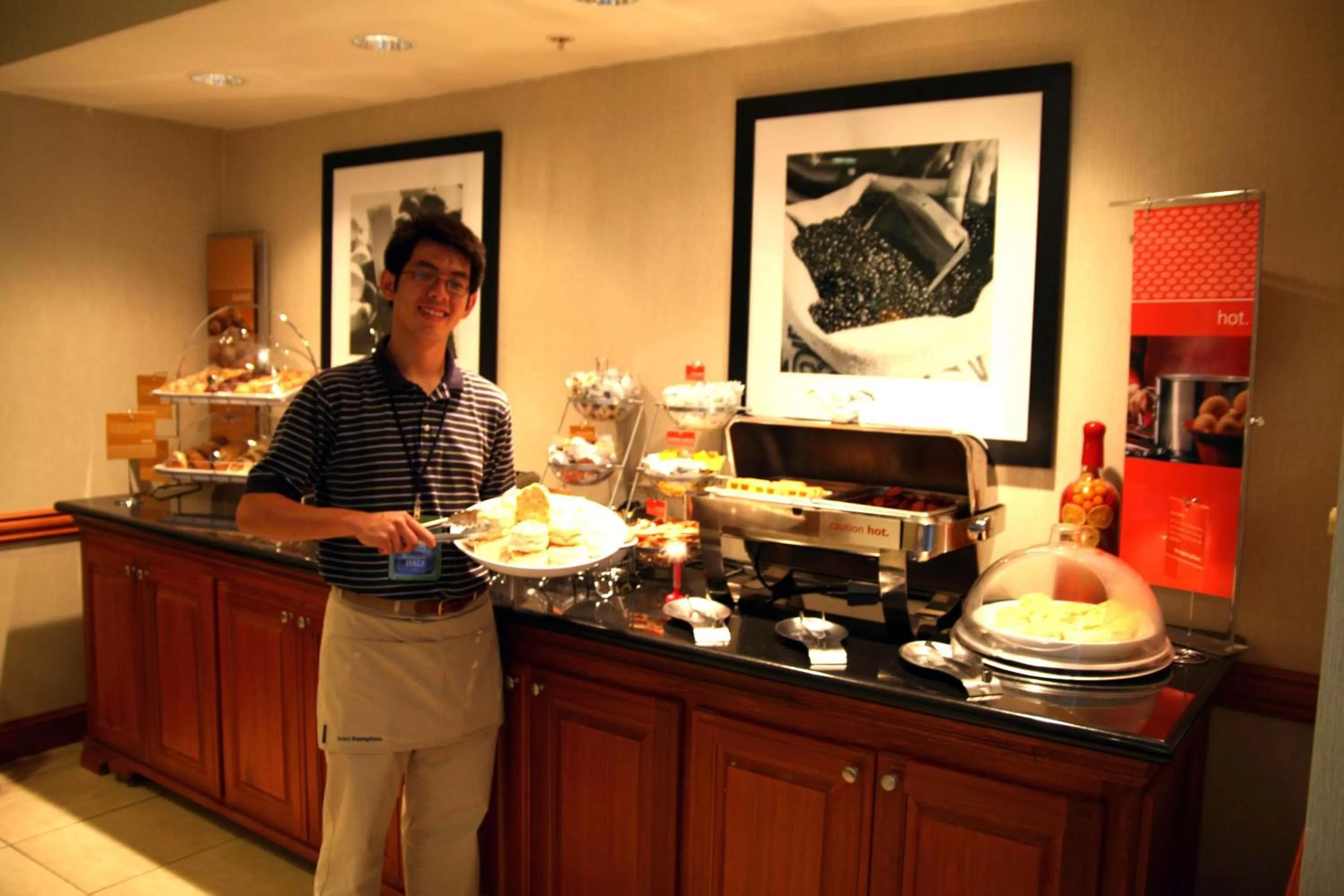 Dining area in Hampton Inn Clinton