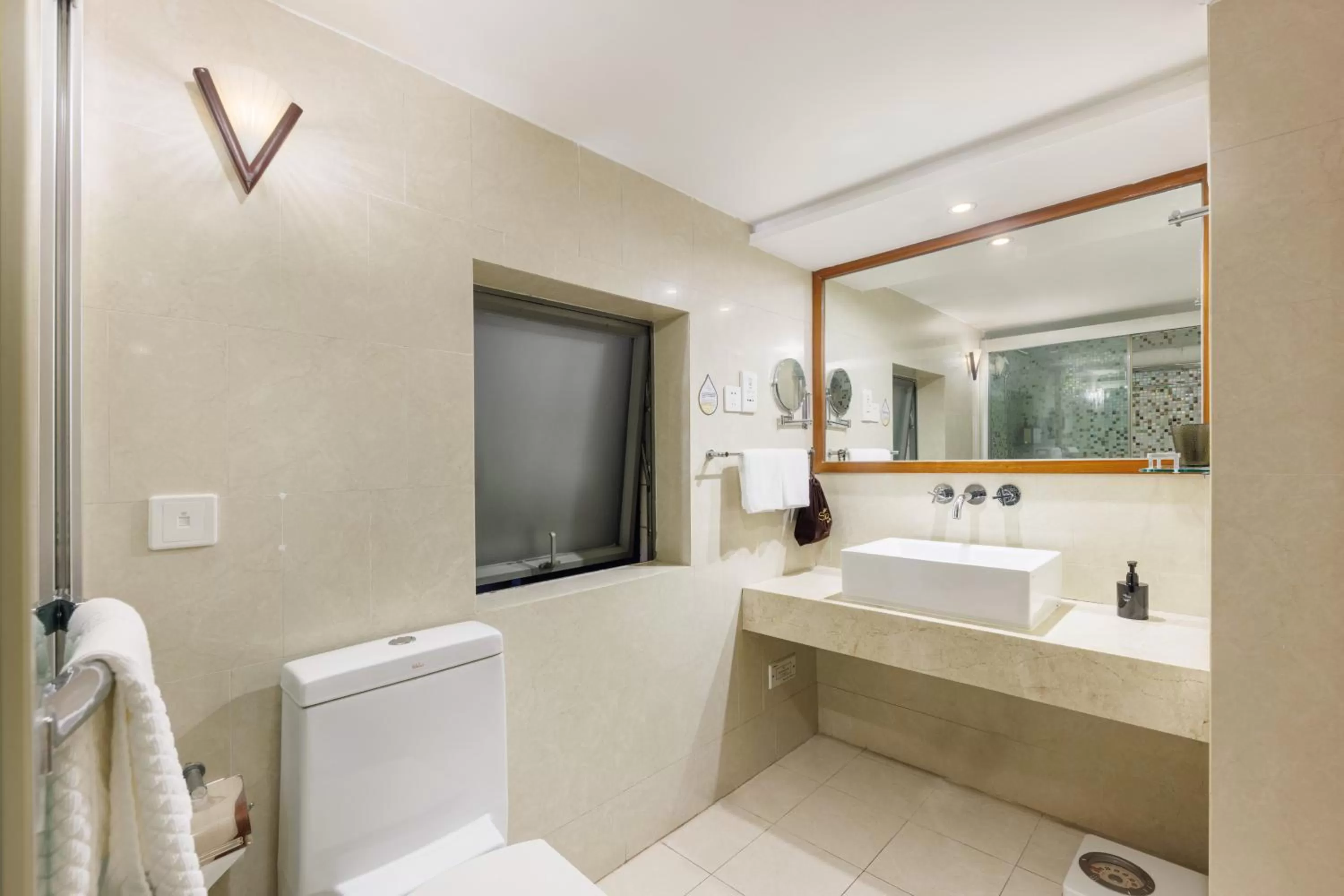 Toilet in Sunflower Hotel &Residence, Futian Port Branch