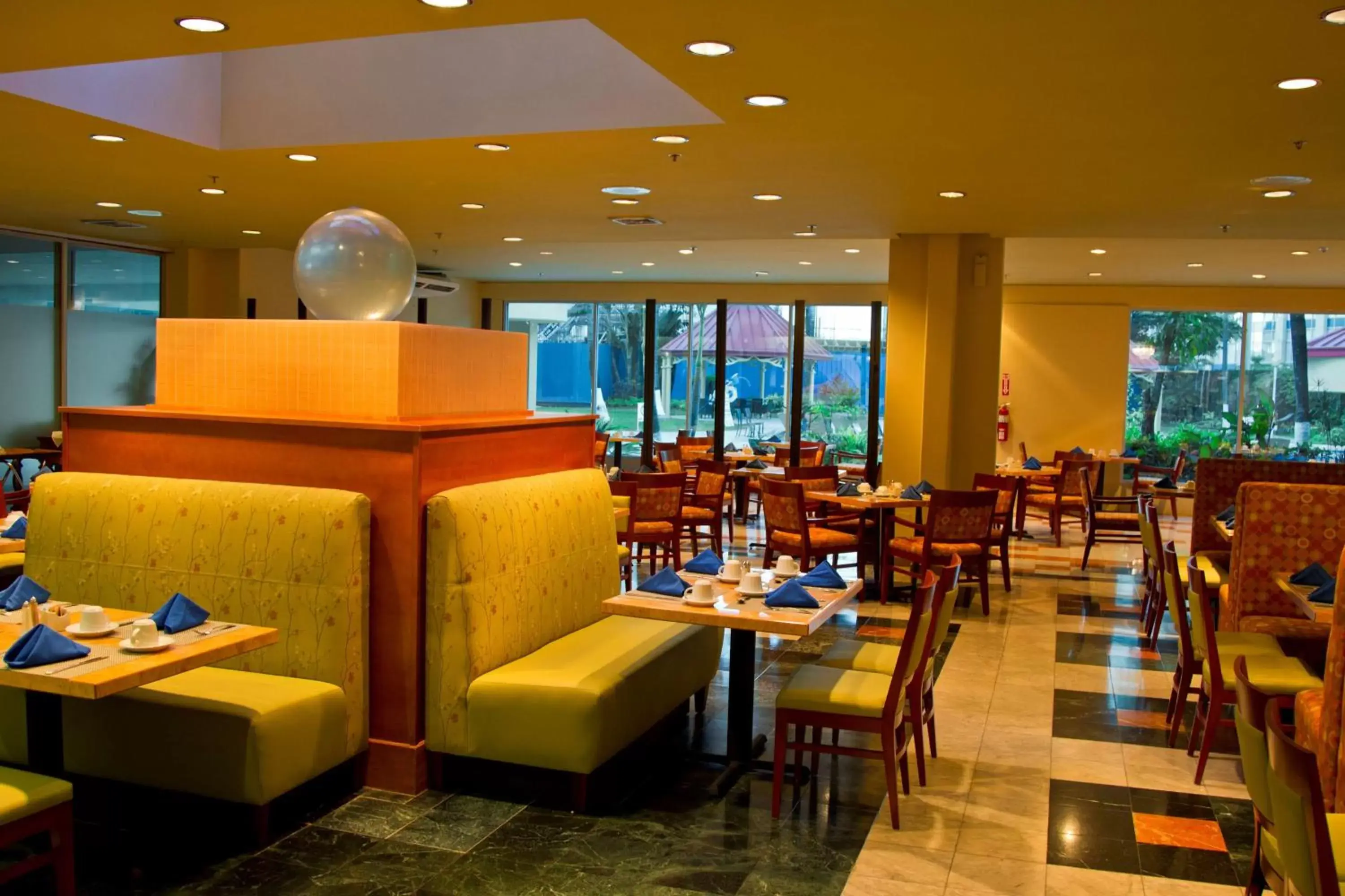 Restaurant/Places to Eat in Radisson Hotel Trinidad