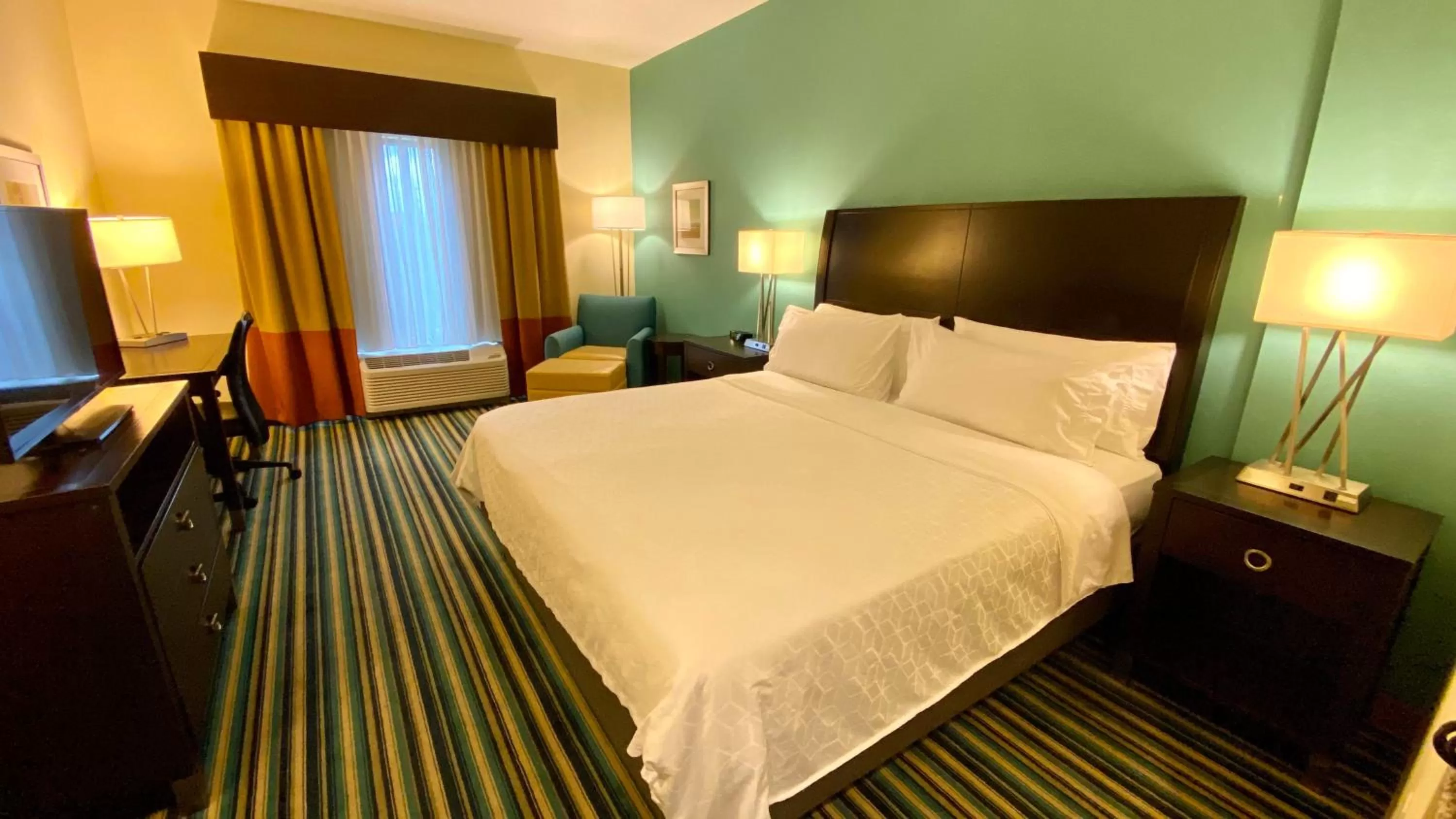 Photo of the whole room, Bed in Holiday Inn Express Hotel & Suites Orlando East-UCF Area by IHG