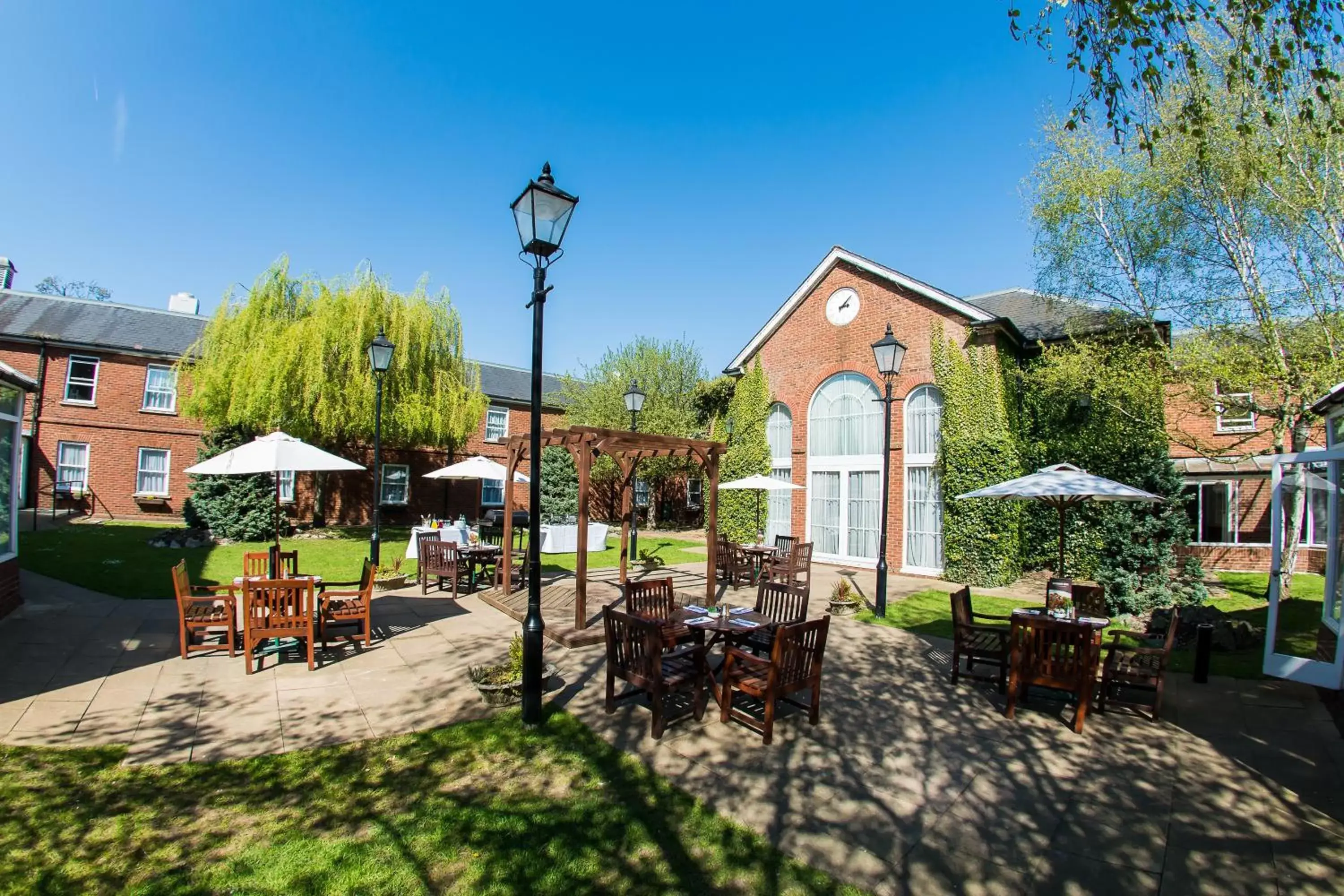 Property building in Holiday Inn Milton Keynes East M1 Junc 14 by IHG Property building in Holiday Inn Milton Keynes East M1 Junc 14 by IHG