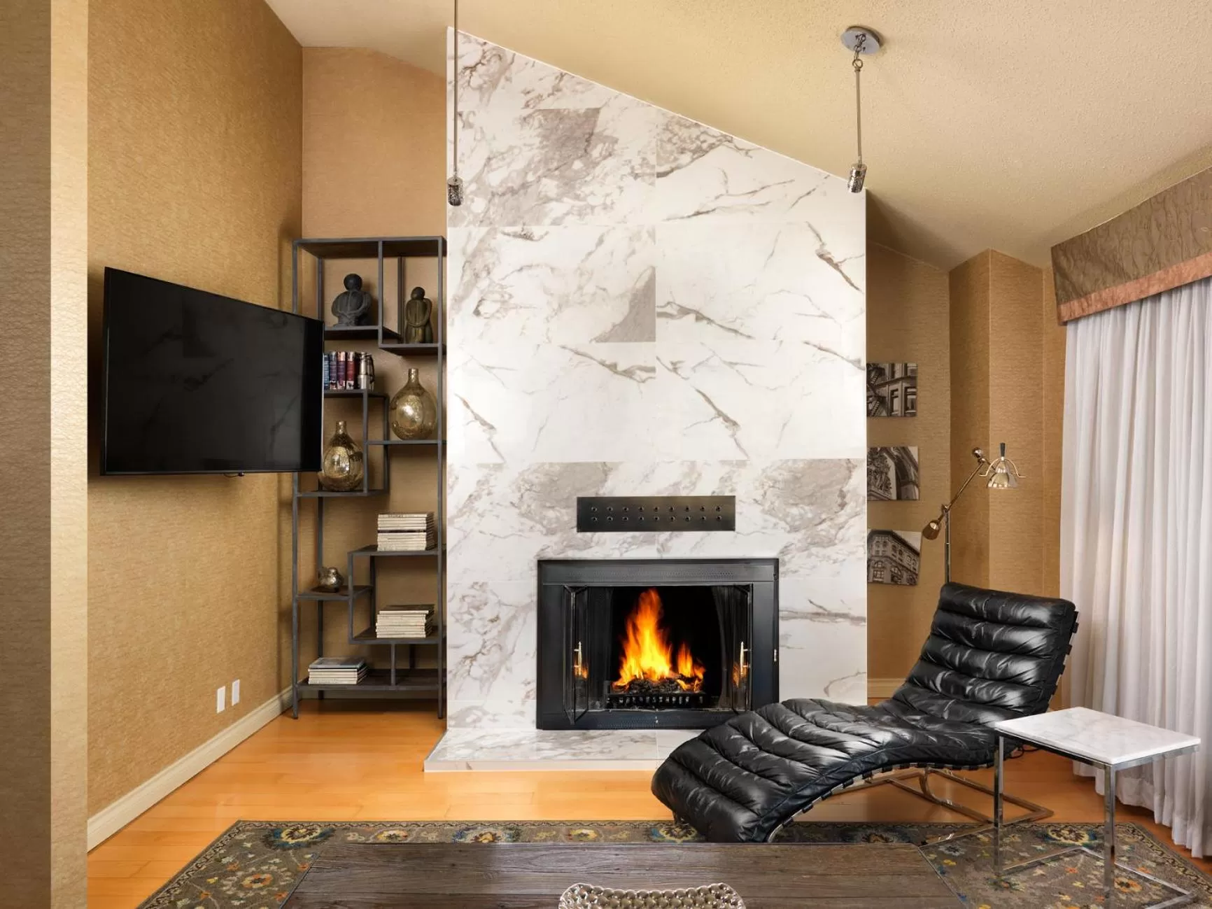 TV and multimedia in Best Western PLUS Inner Harbour Hotel