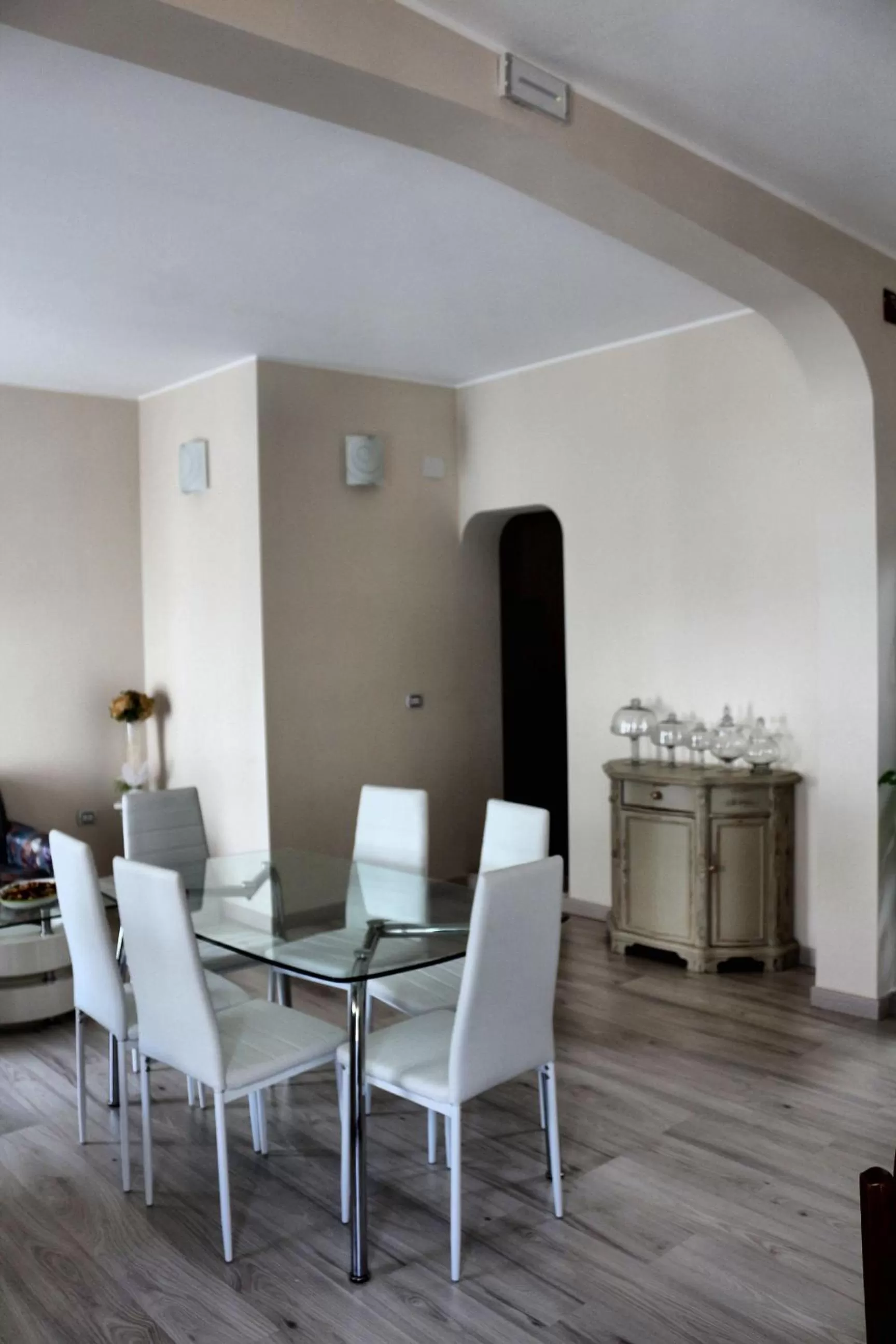 Dining Area in Donna Melina