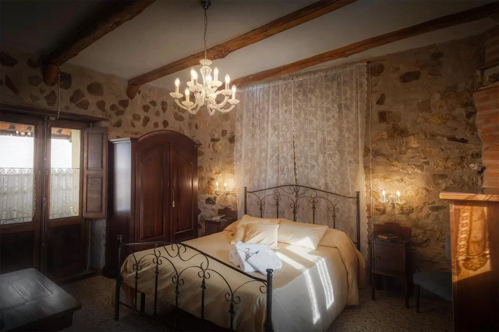 Photo of the whole room, Bed in La Voce del Fiume Dimora di Charme