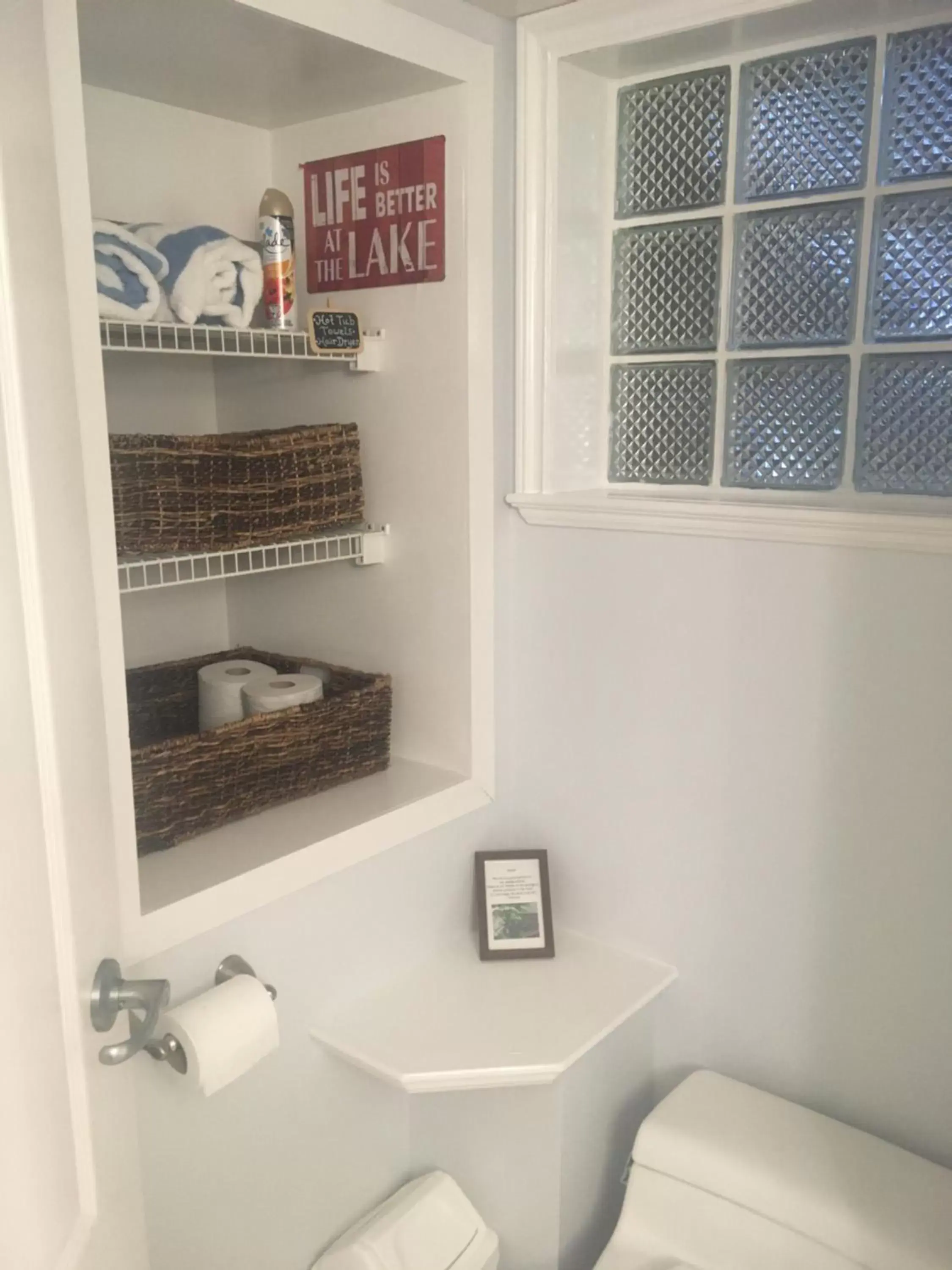 Bathroom in Long Lake Waterfront Bed and Breakfast