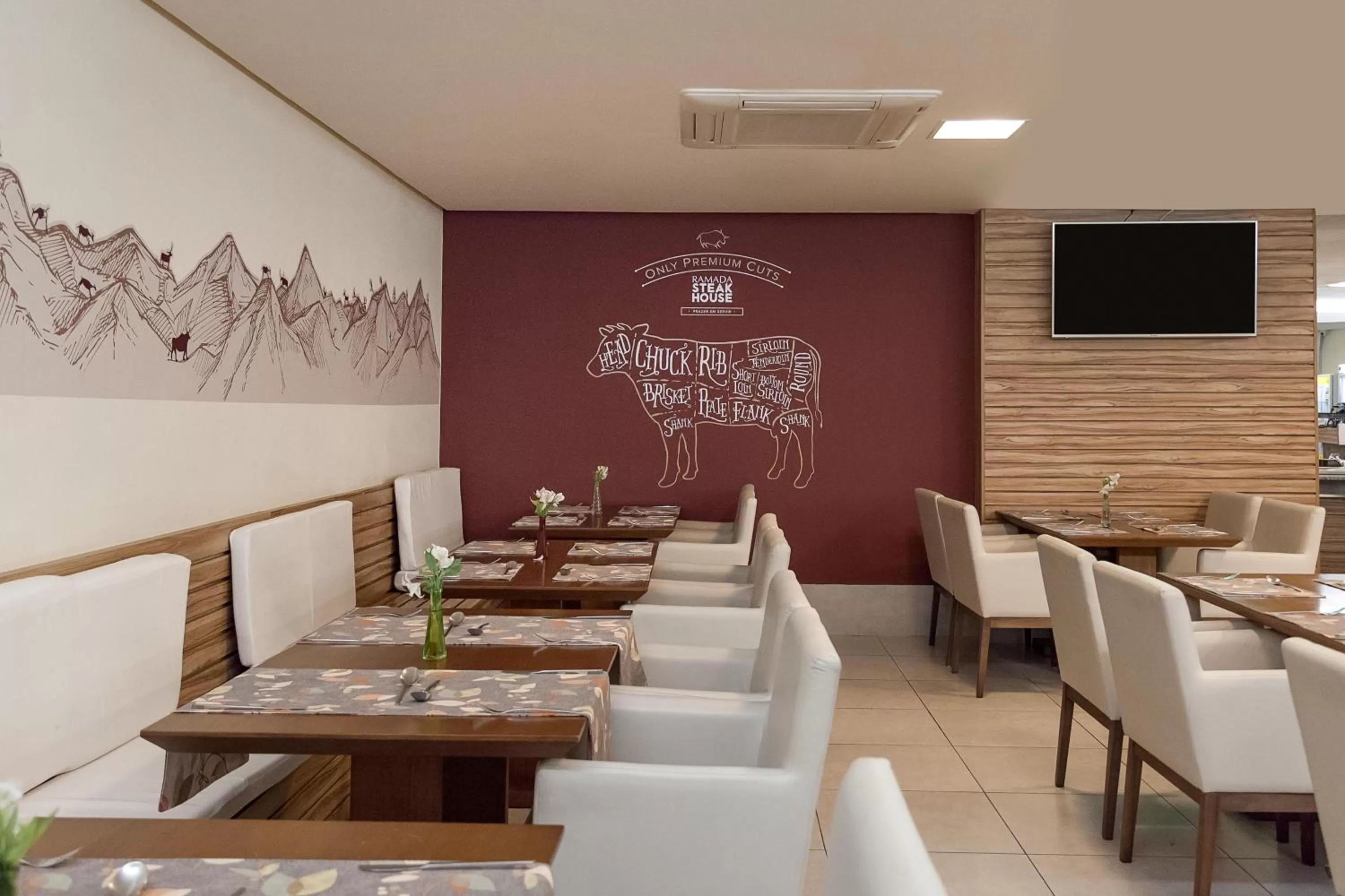 Restaurant/places to eat in Ramada by Wyndham Macae Hotel & Suites