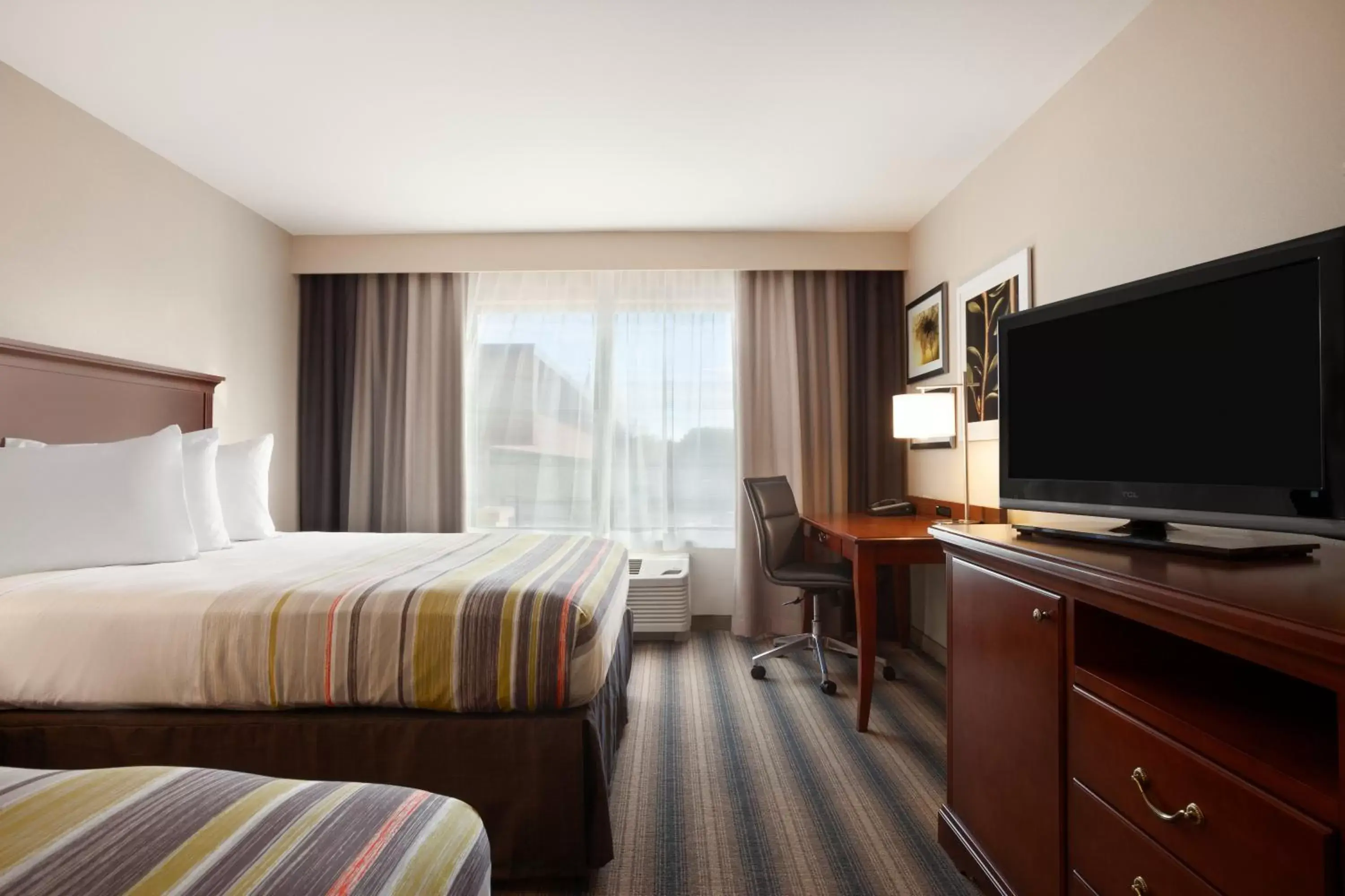 Quadruple Room with Two Queen Beds - Disability Access/Non Smoking in Country Inn & Suites by Radisson Roseville - St Paul Quadruple Room with Two Queen Beds - Disability Access/Non Smoking in Country Inn & Suites by Radisson Roseville - St Paul