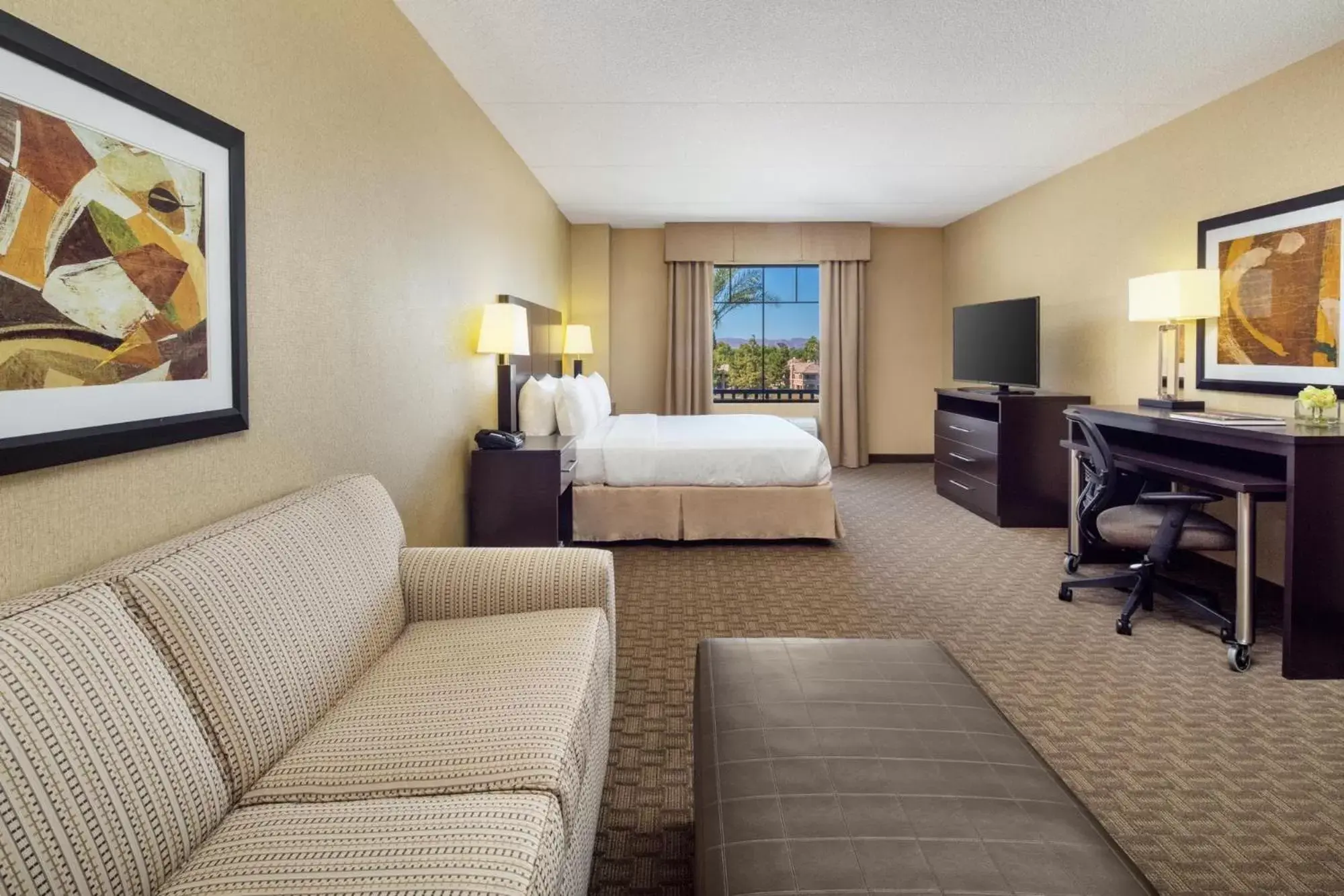 Living room, Bed in Holiday Inn Phoenix/Chandler by IHG Living room, Bed in Holiday Inn Phoenix/Chandler by IHG