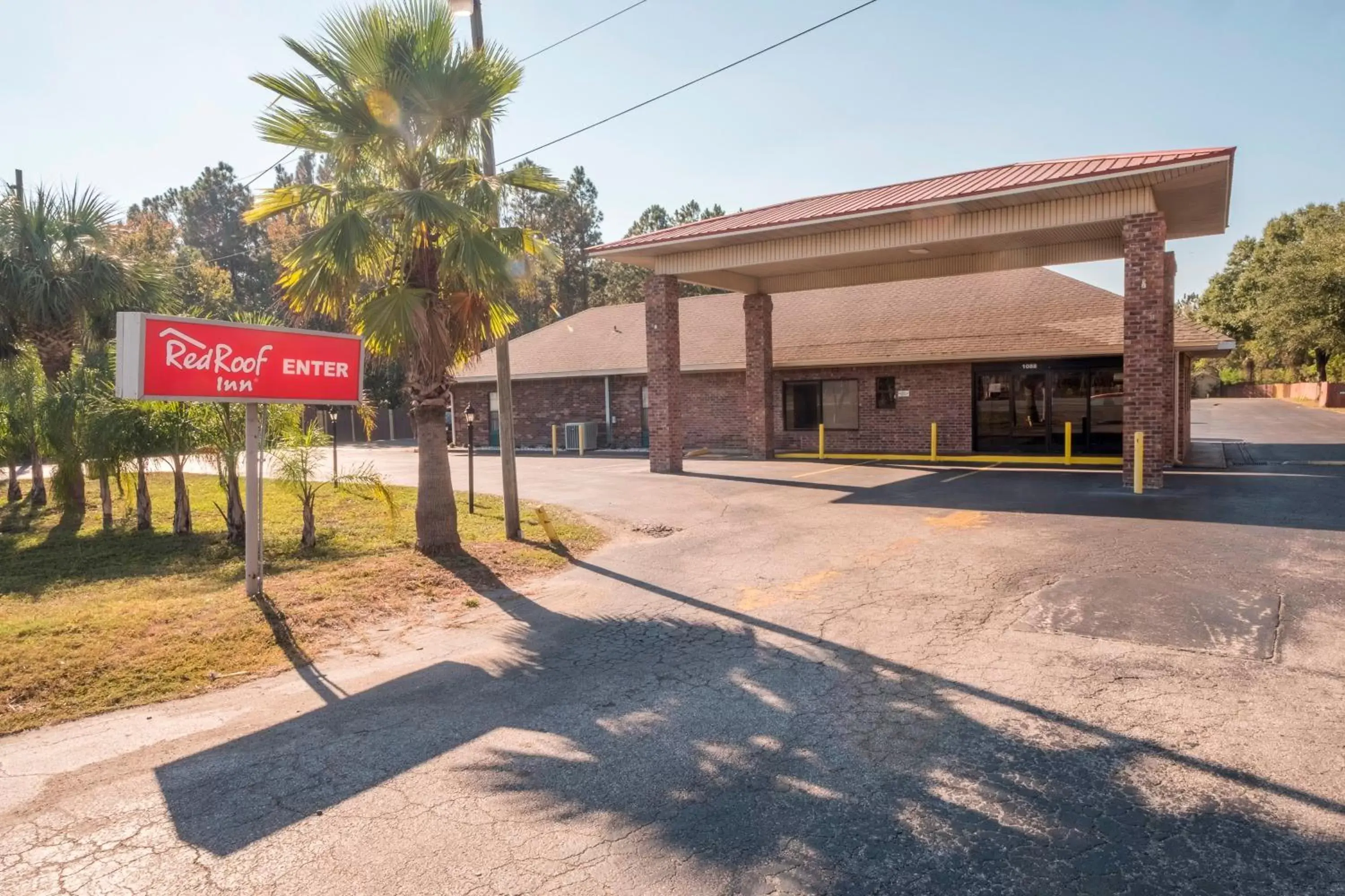 Property building in Red Roof Inn Baldwin