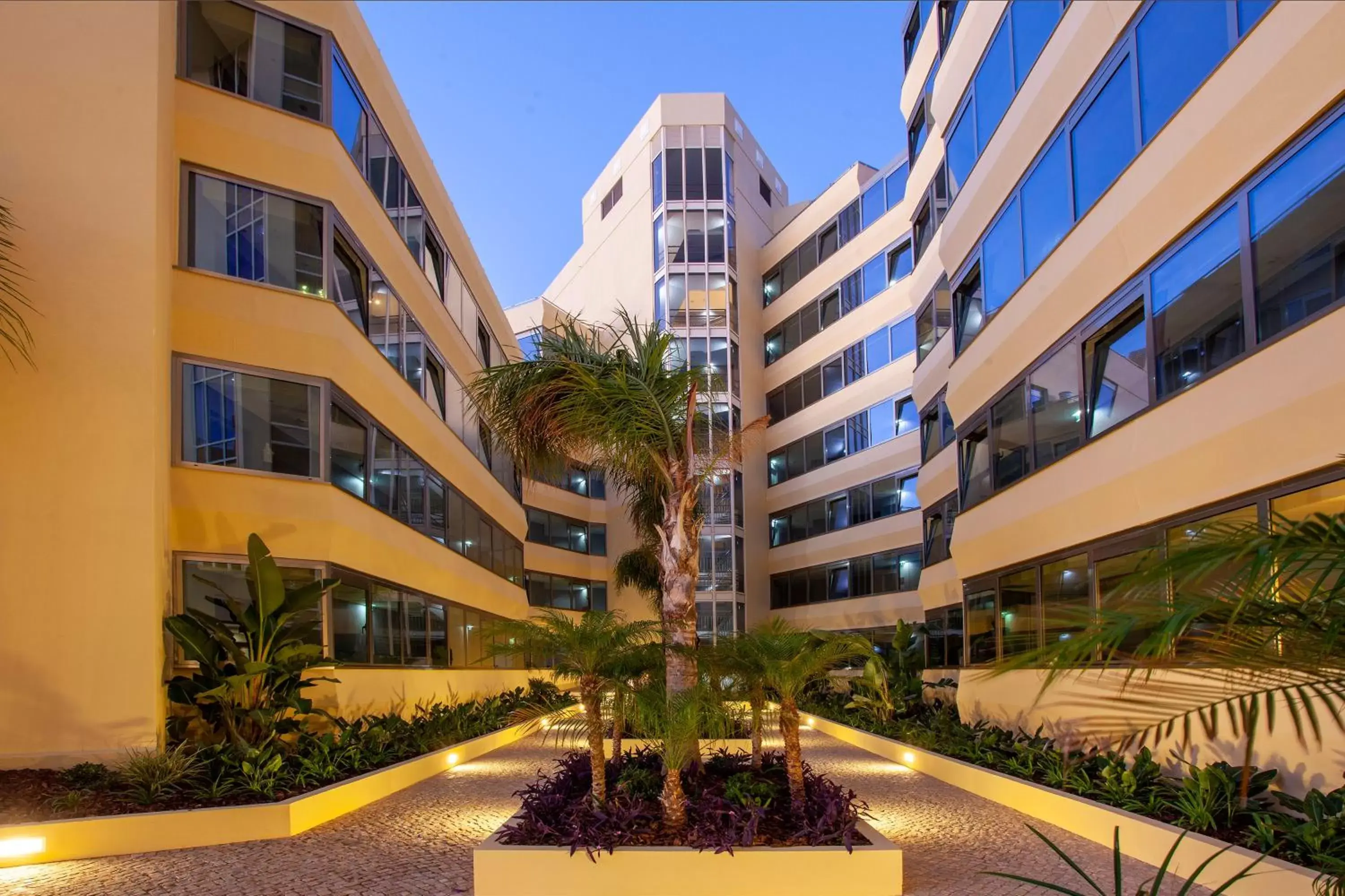 Facade/entrance, Property Building in TURIM Presidente Hotel