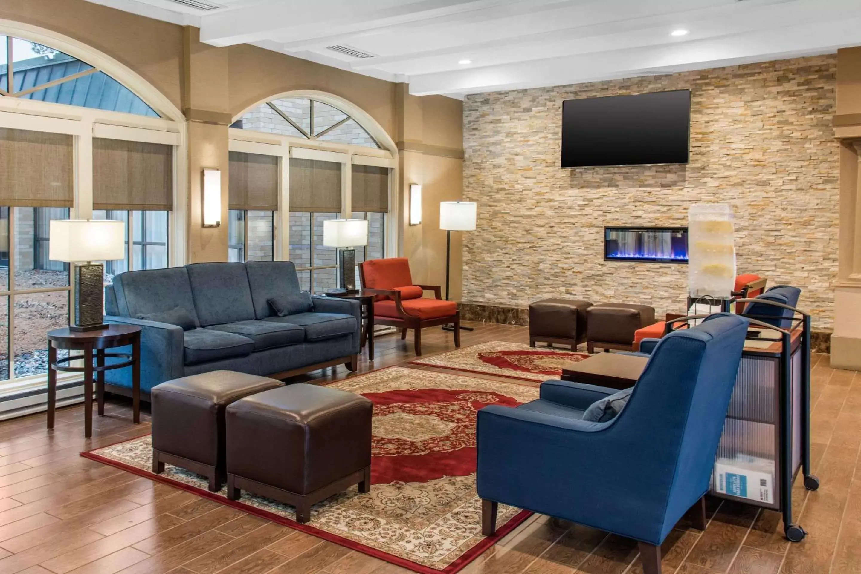 Lobby or reception, Seating Area in Comfort Inn MSP Airport - Mall of America