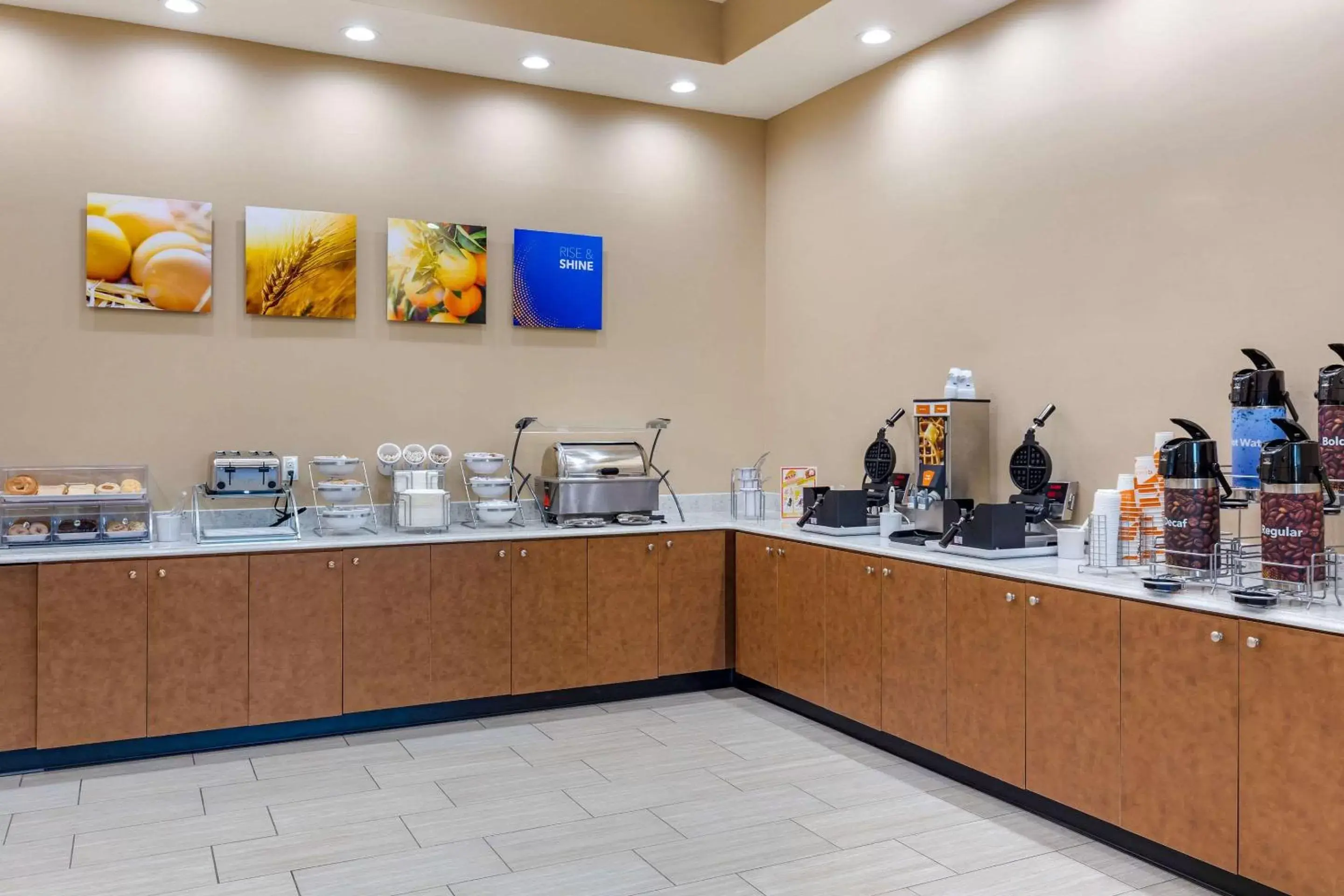 Restaurant/Places to Eat in Comfort Suites Greensboro-High Point