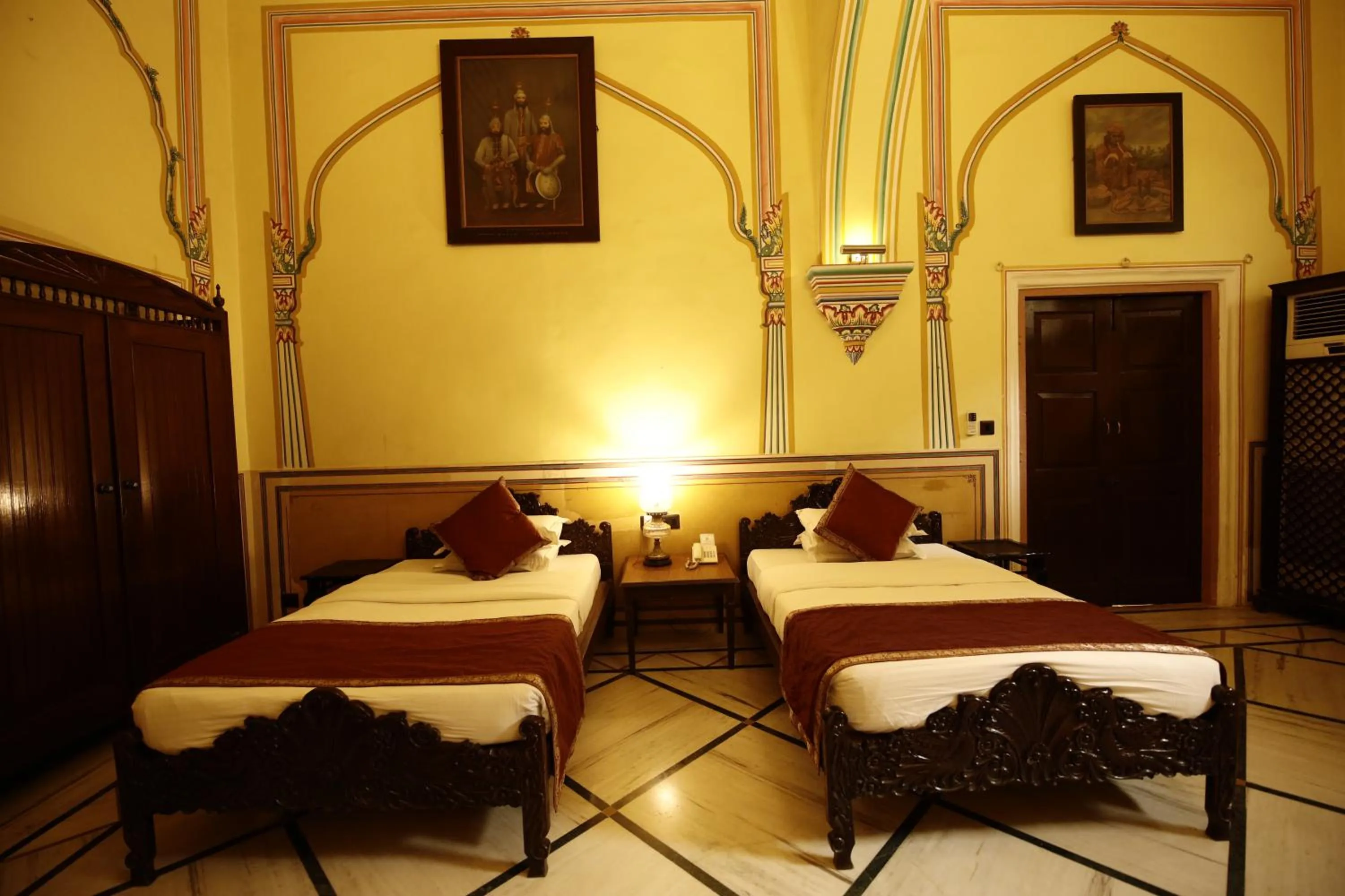 Bed in Hotel Narain Niwas Palace