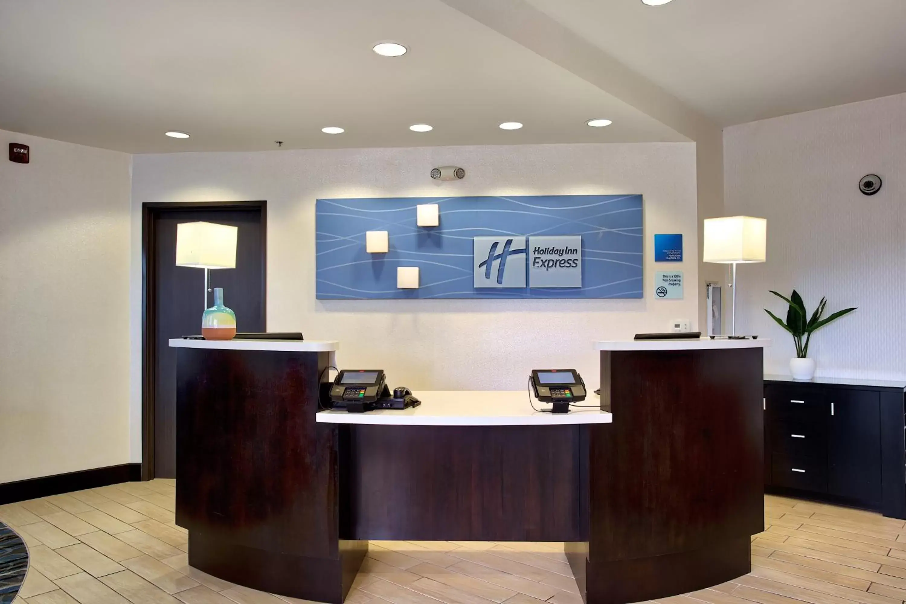 Property building, Lobby/Reception in Holiday Inn Express Costa Mesa, an IHG Hotel