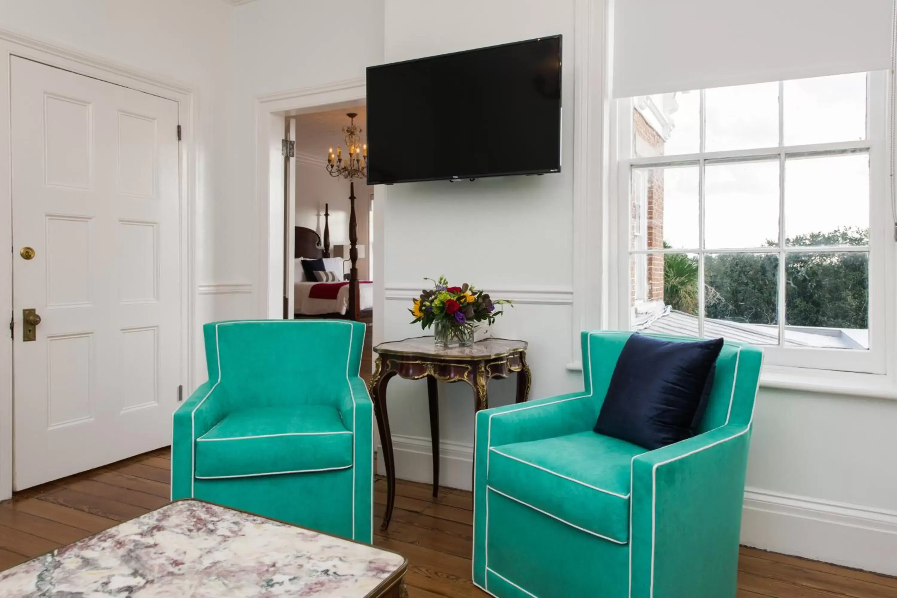 Seating area, TV/Entertainment Center in 20 South Battery