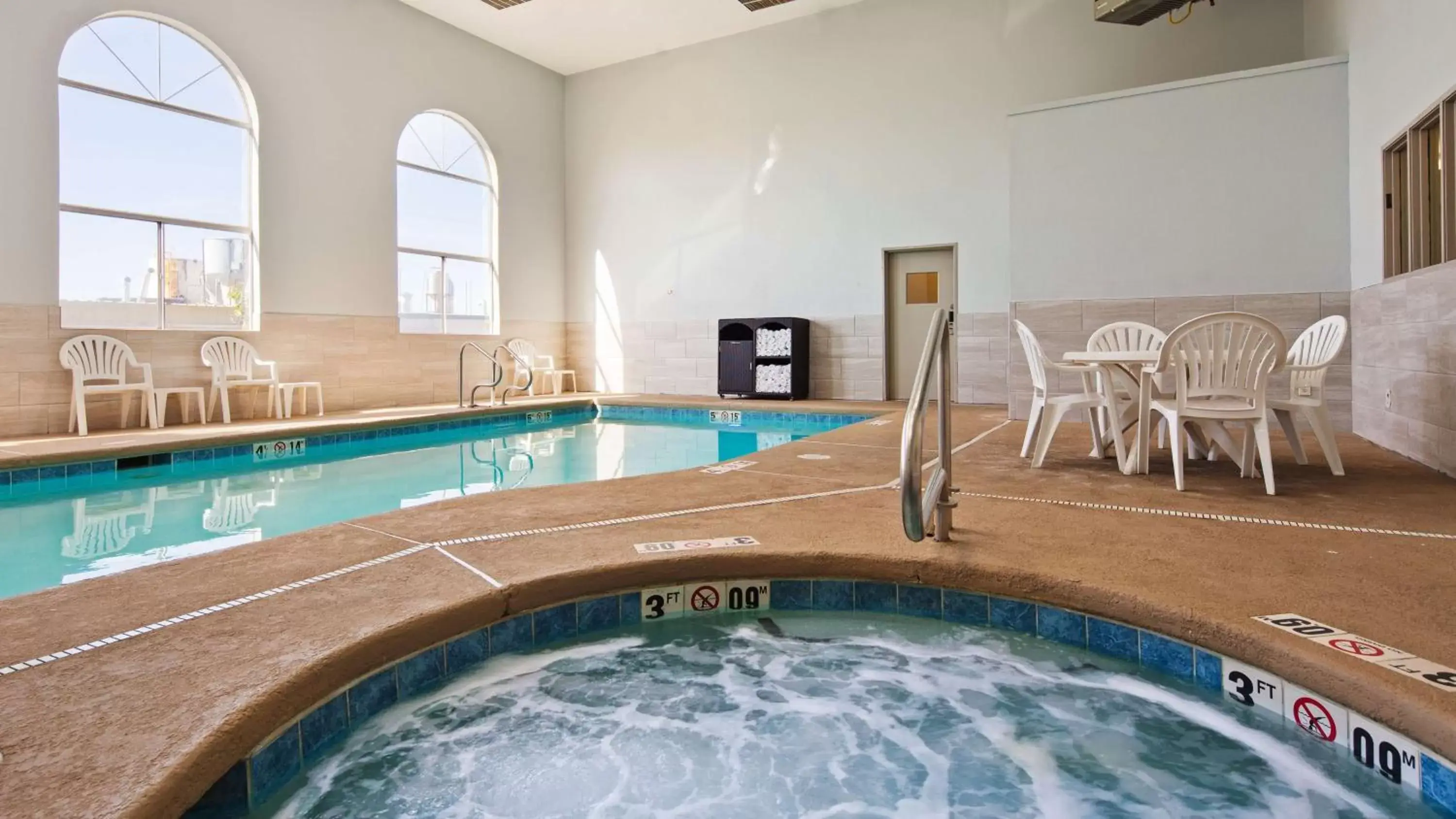 Spa and wellness centre/facilities, Swimming Pool in SureStay Hotel by Best Western Albuquerque Midtown