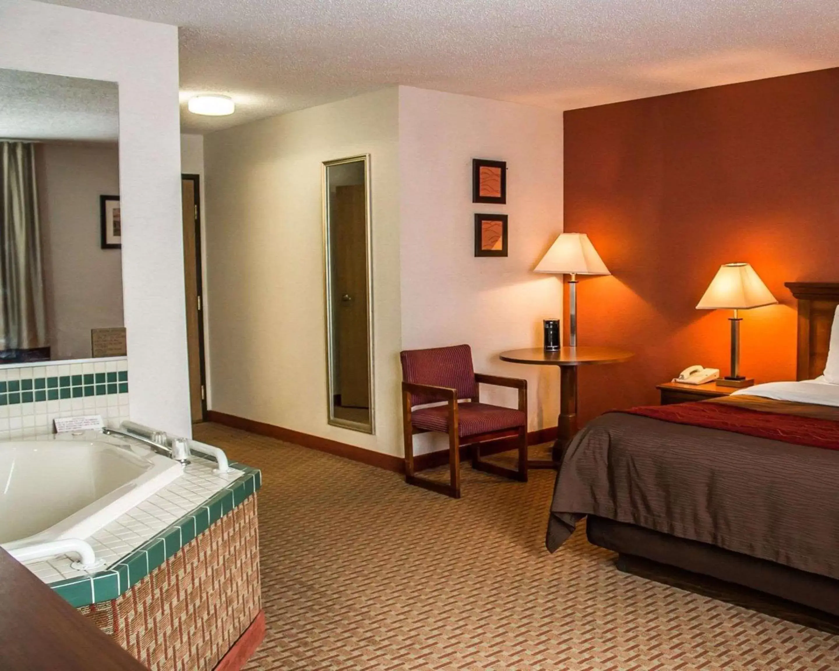 Photo of the whole room in Quality Inn East Liverpool