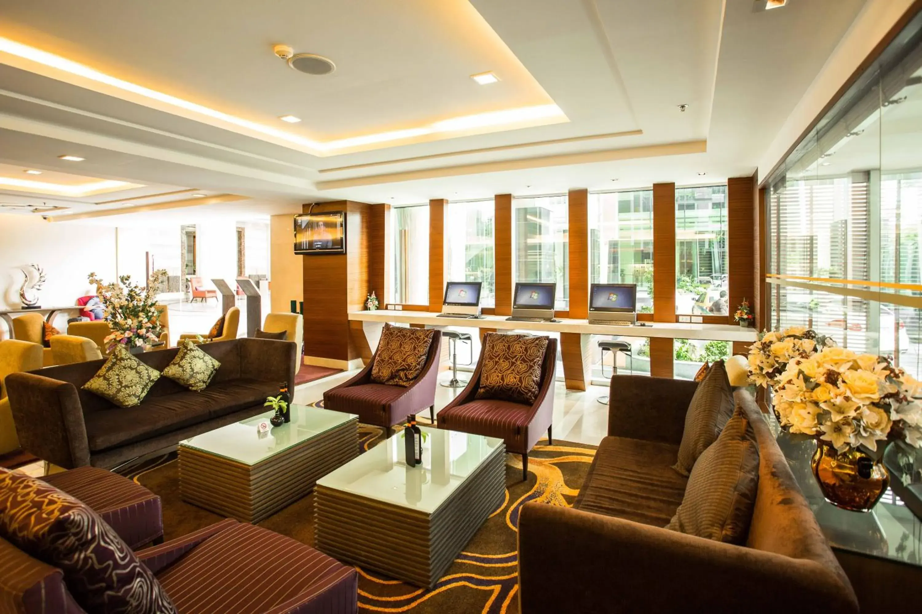 Lobby or reception, Lounge/Bar in The Grand Fourwings Convention hotel (SHA Extra Plus)