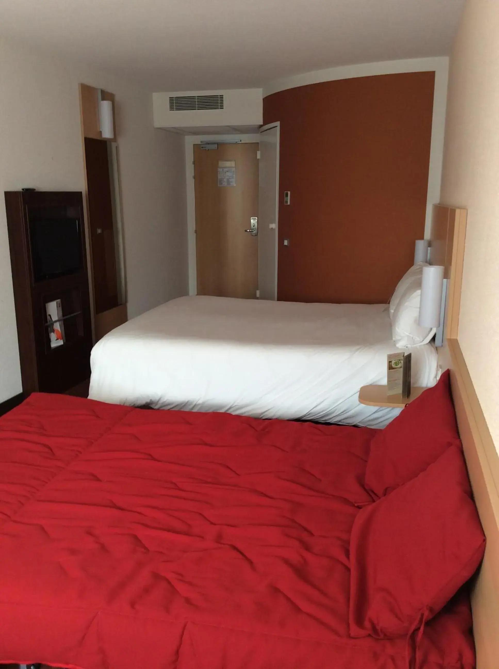 Bed in ibis Bayeux Port En Bessin