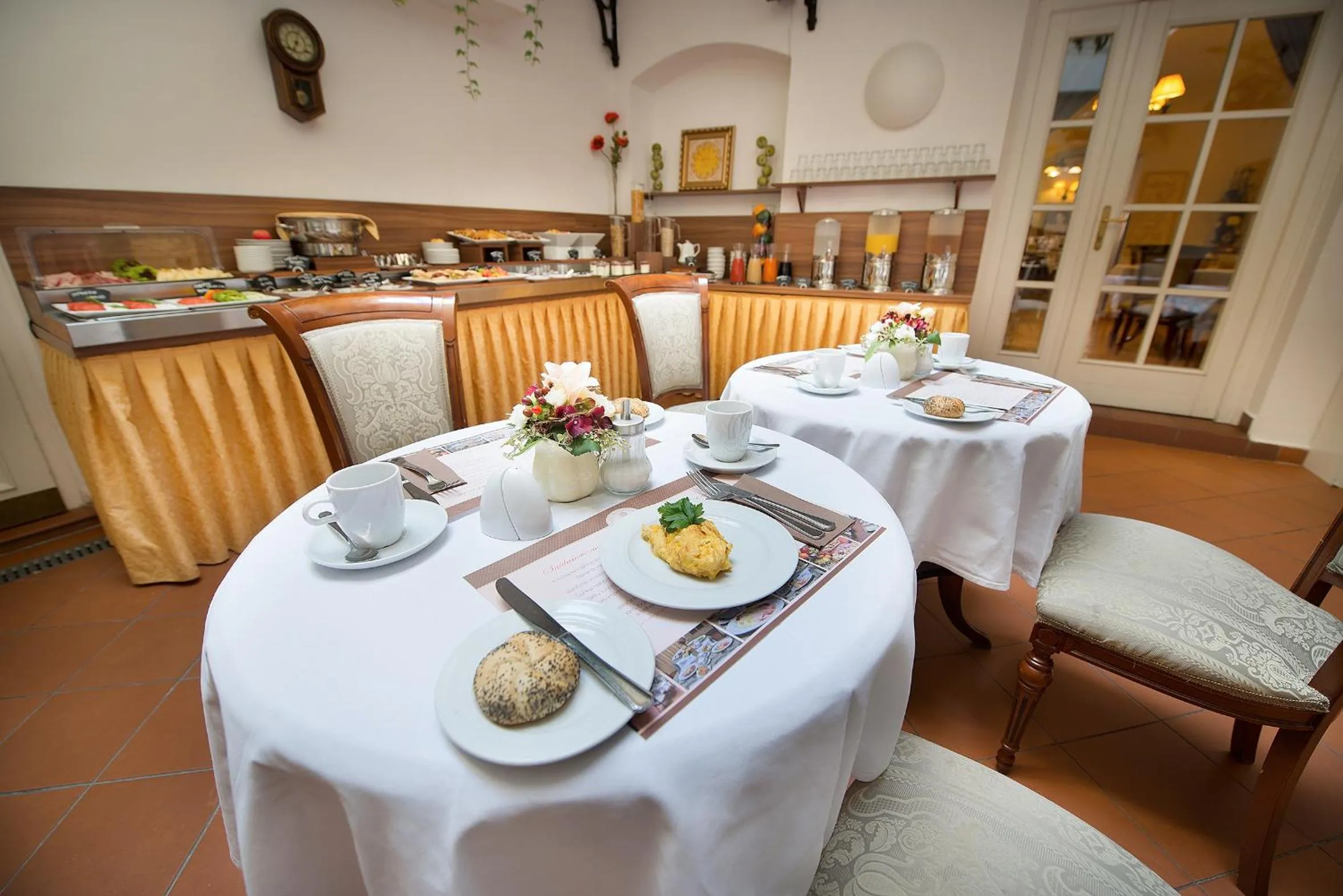 Restaurant/places to eat in Boutique Hotel Constans