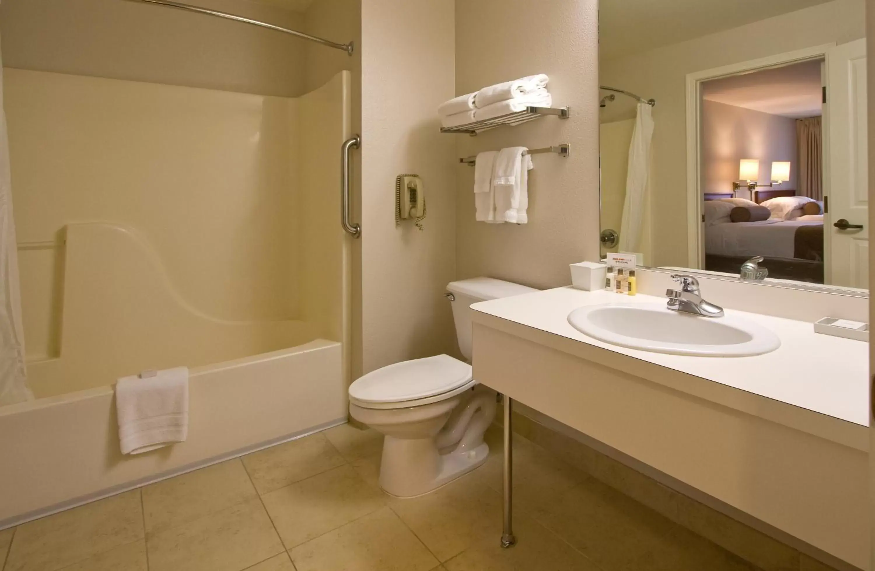 Bathroom in Ashland Hills Hotel & Suites