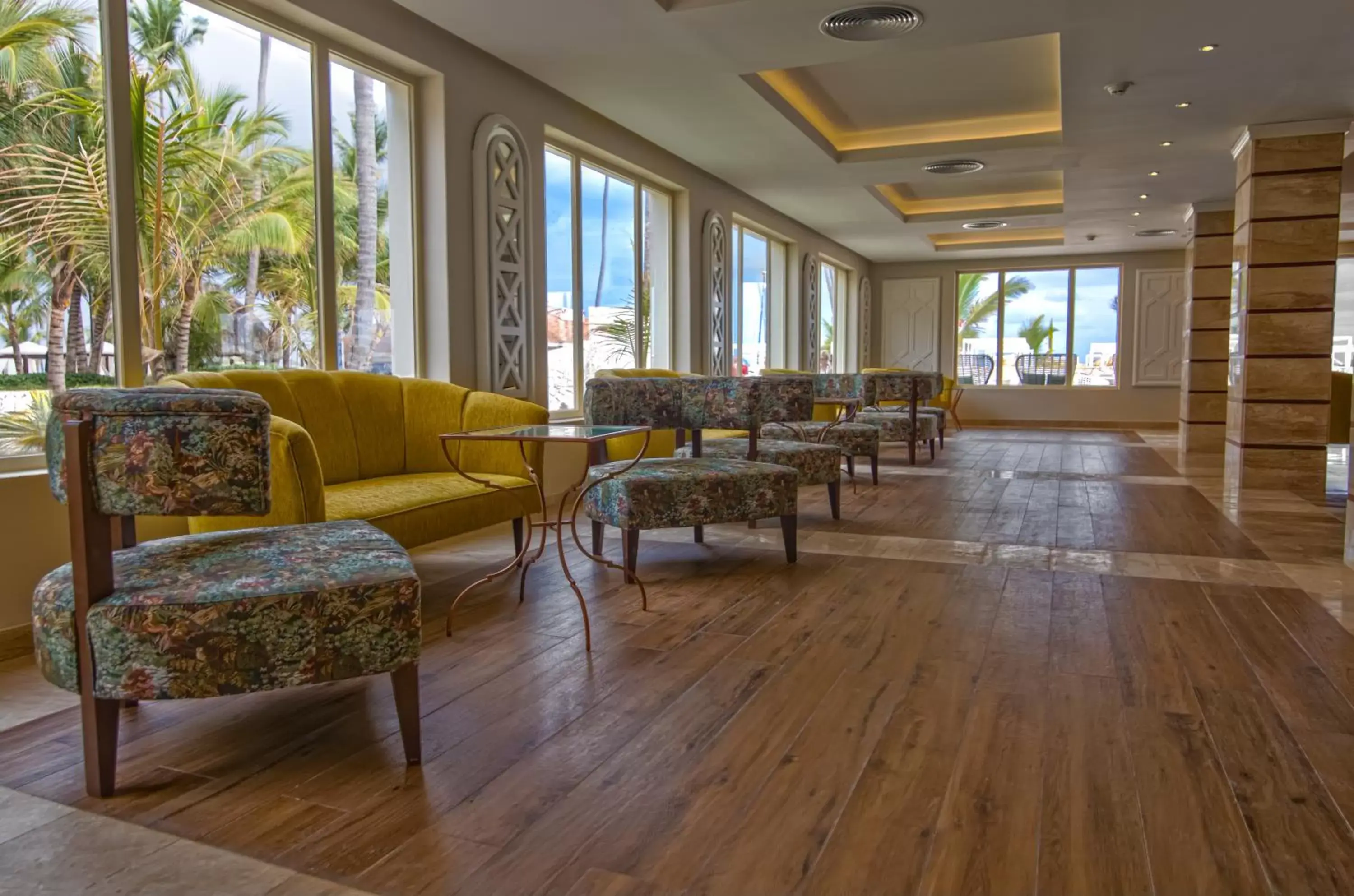 Lounge or bar in Majestic Mirage Punta Cana, All Suites – All Inclusive