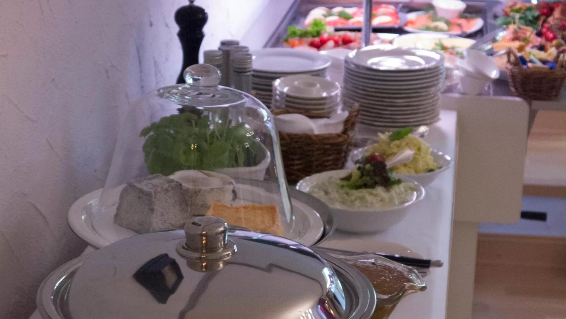 Food and drinks in Hotel Krone am Park