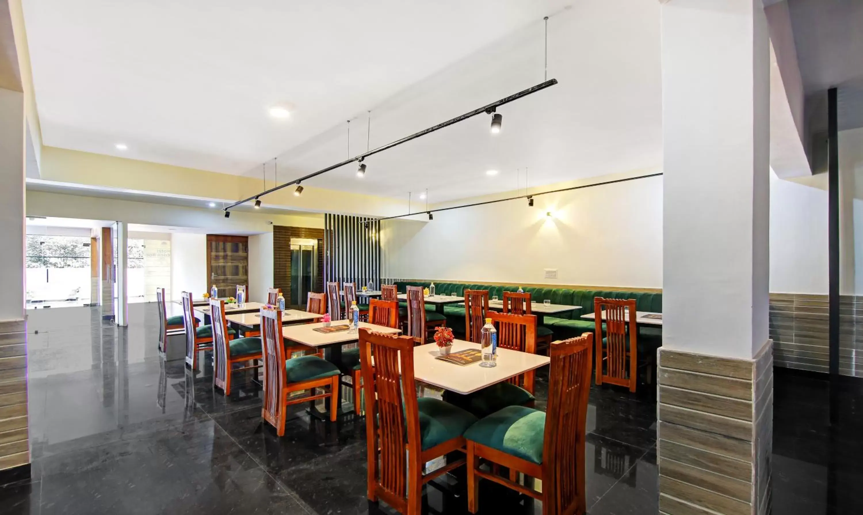 Restaurant/places to eat in Treebo The Eden Roc Restaurant/places to eat in Treebo The Eden Roc