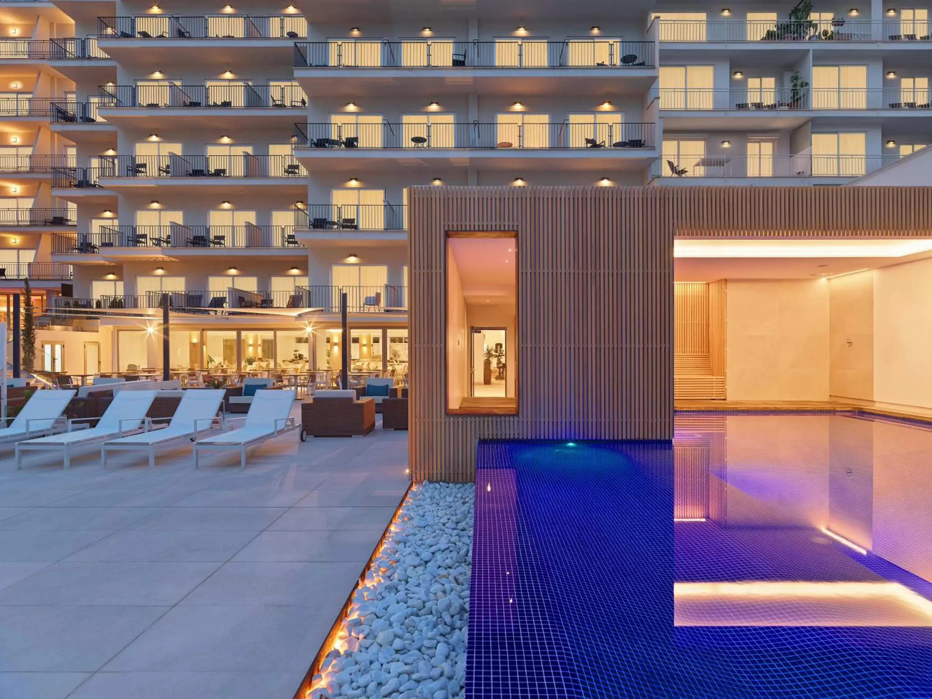 Balcony/Terrace, Swimming Pool in Hotel Saratoga