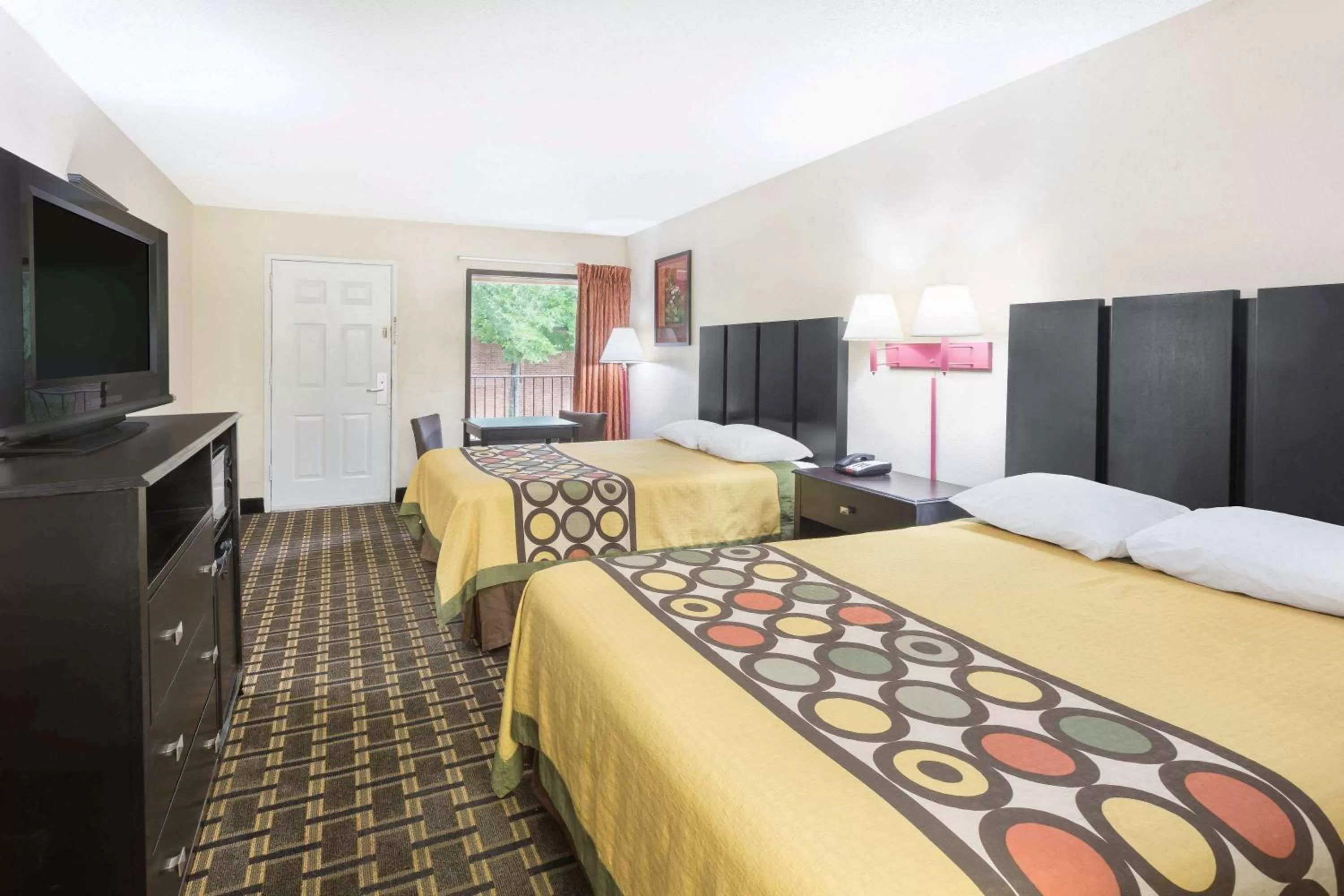 Photo of the whole room, Bed in Super 8 by Wyndham Lithonia