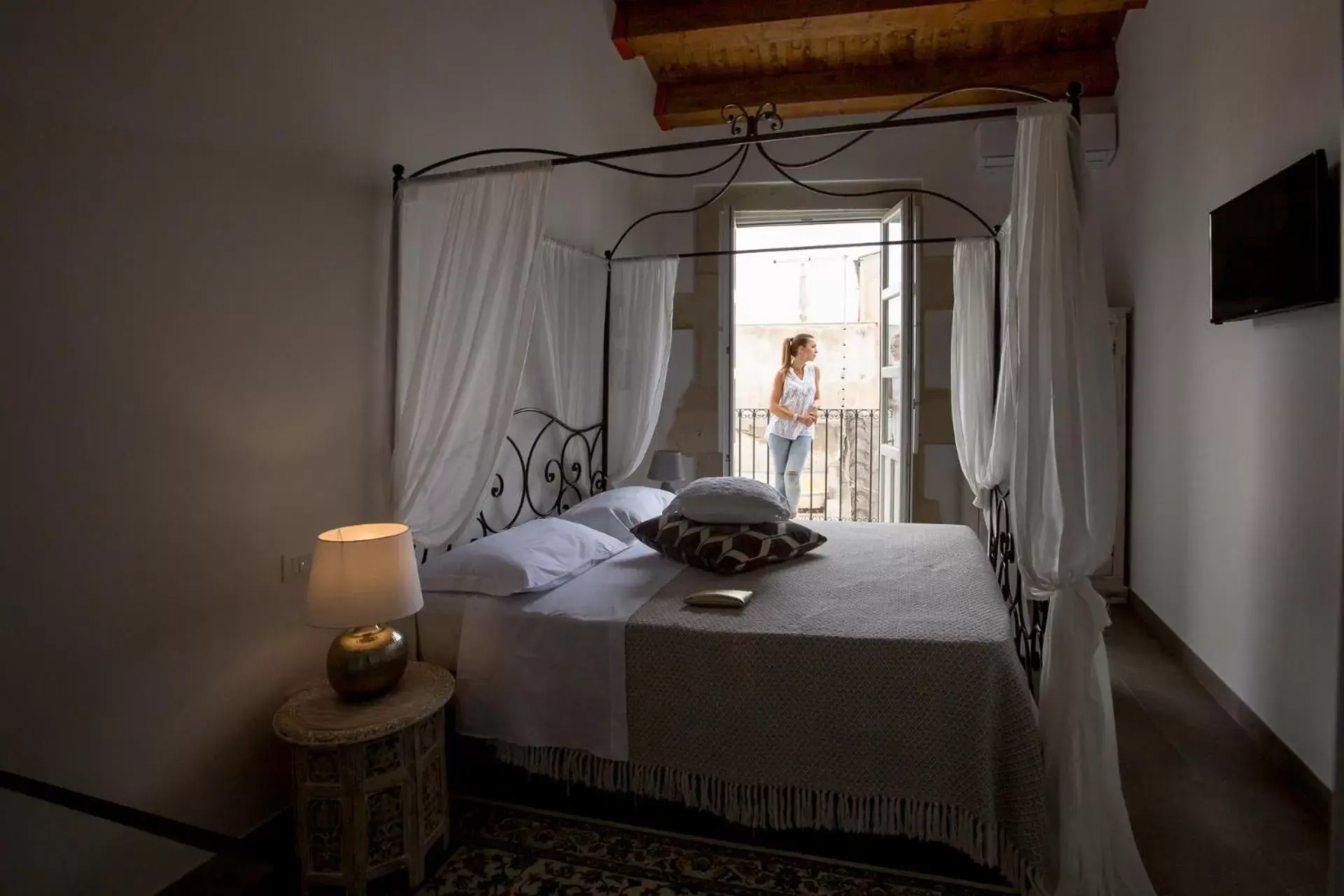 Photo of the whole room, Bed in Ortigia Boutique Palace