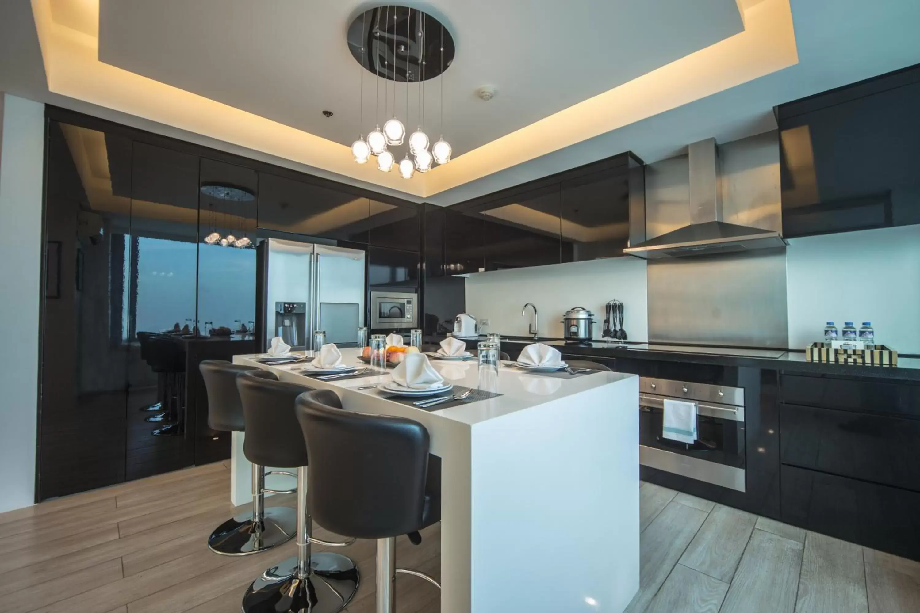 Kitchen or kitchenette, Kitchen/Kitchenette in The Alpha Suites