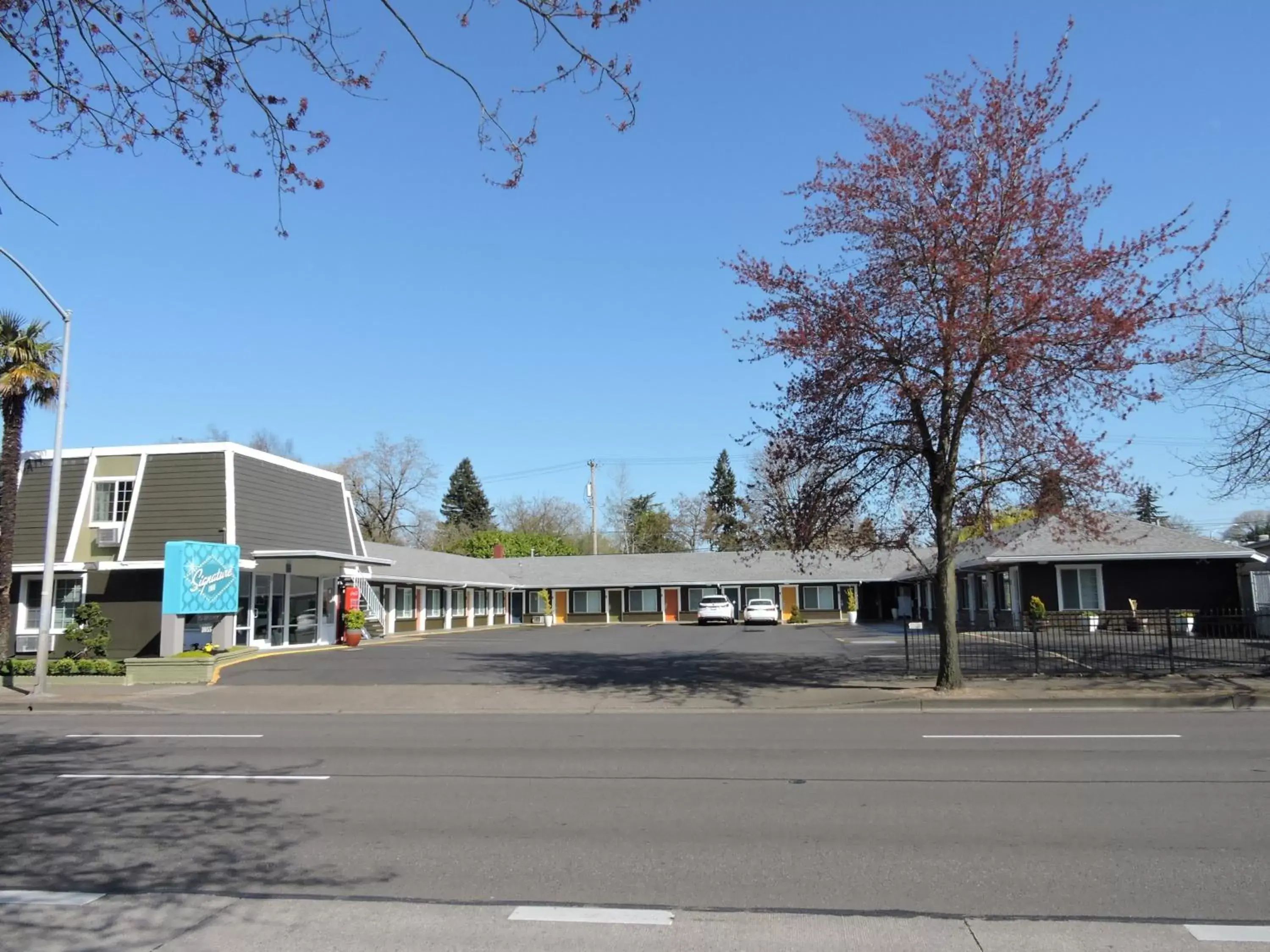 Property Building in Signature Inn Eugene