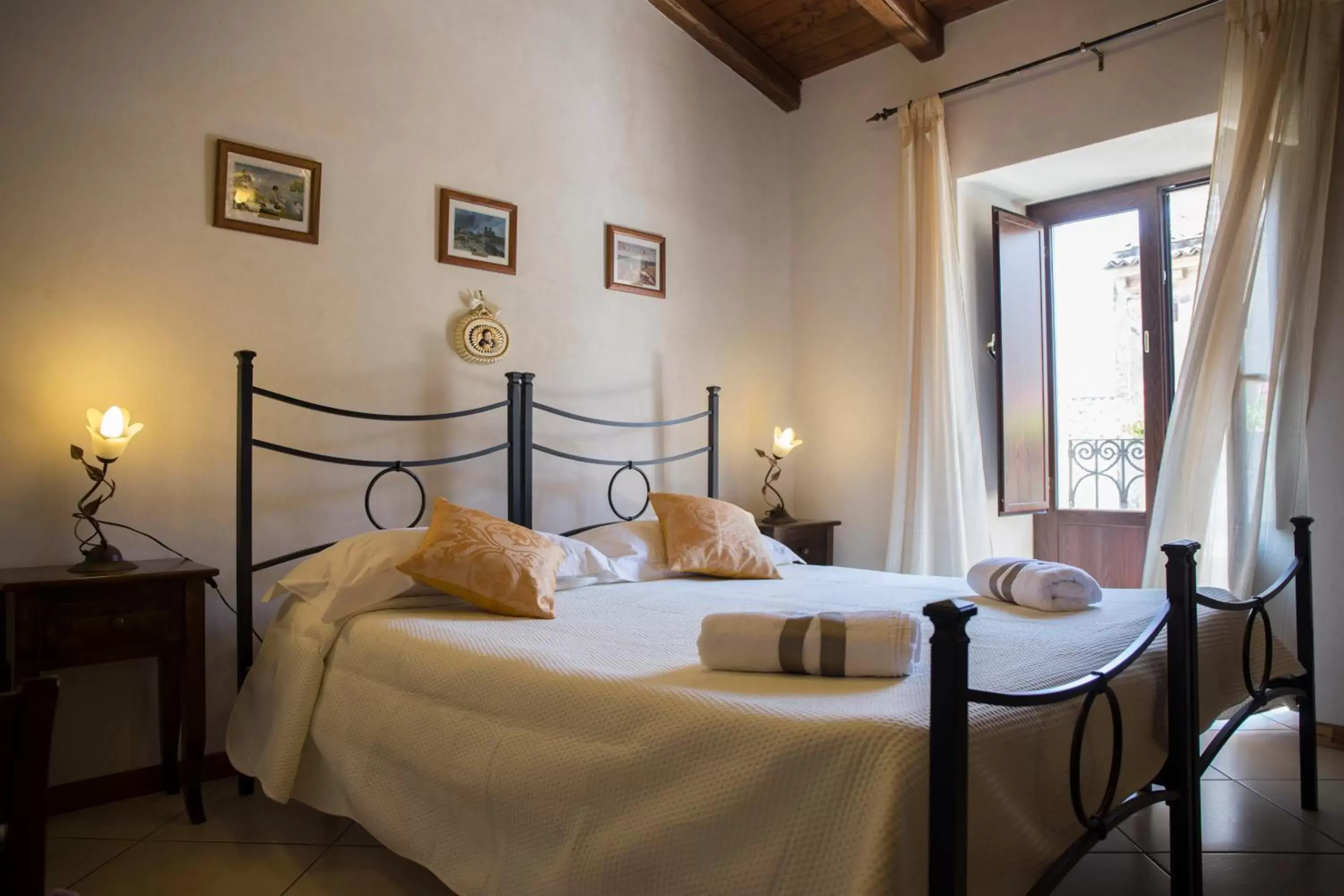 Photo of the whole room, Bed in B&B Al Centro Storico