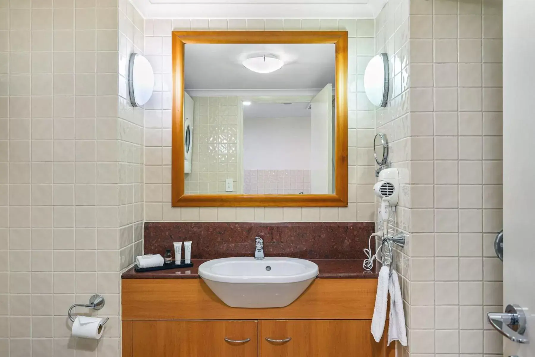 Bathroom in Central Cosmo Apartment Hotel