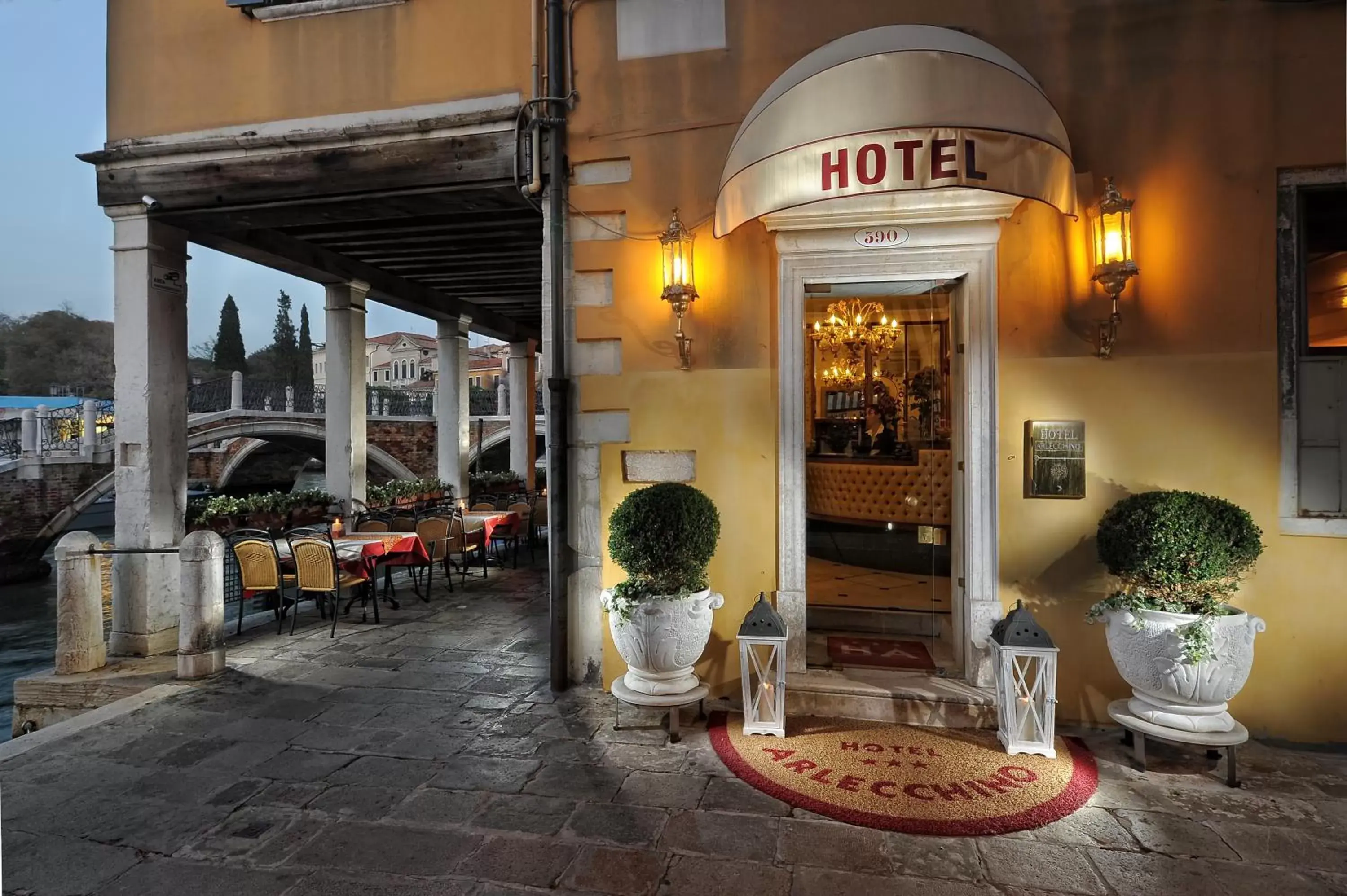 Facade/entrance in Hotel Arlecchino