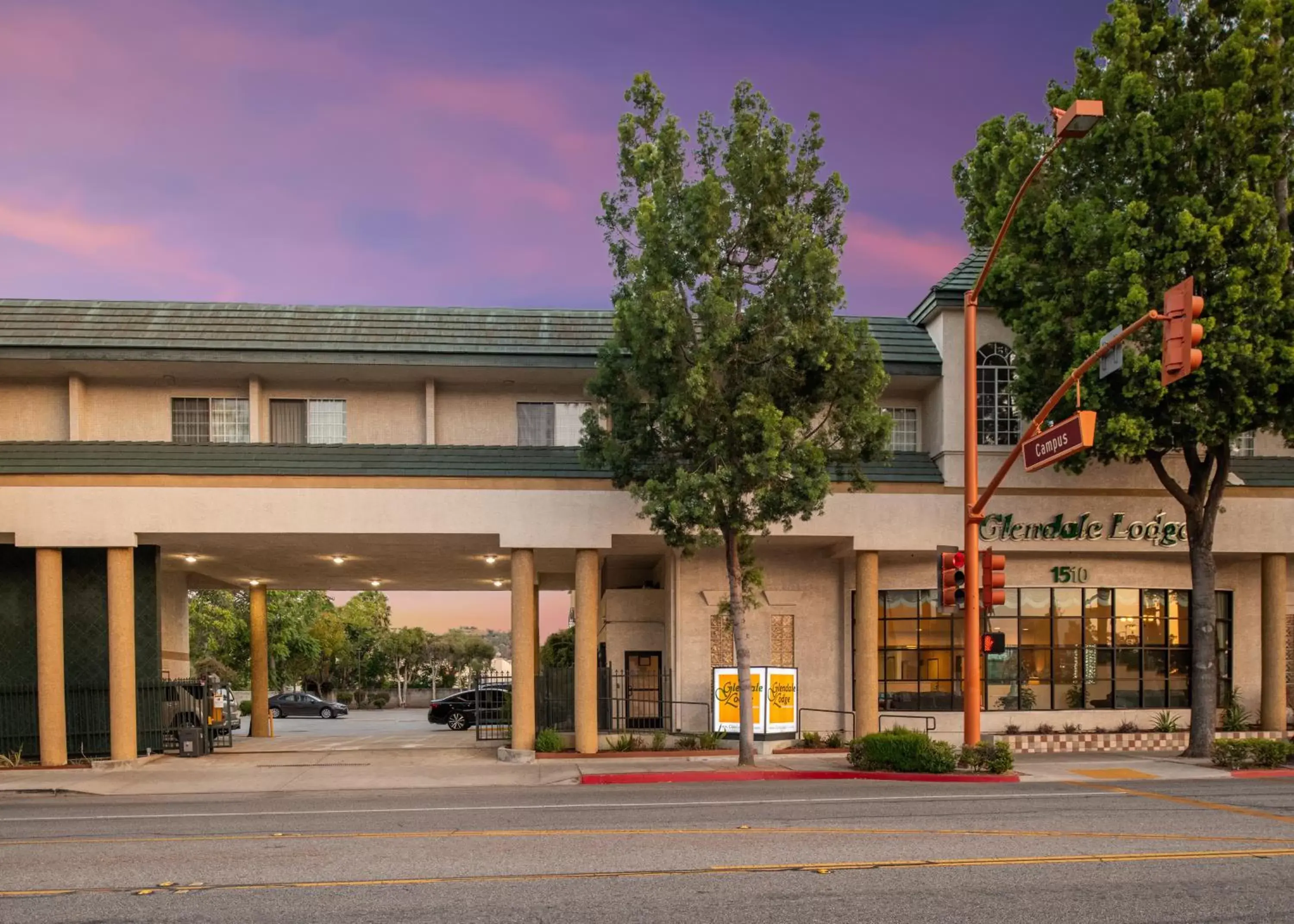 Property Building in Glendale Hotel