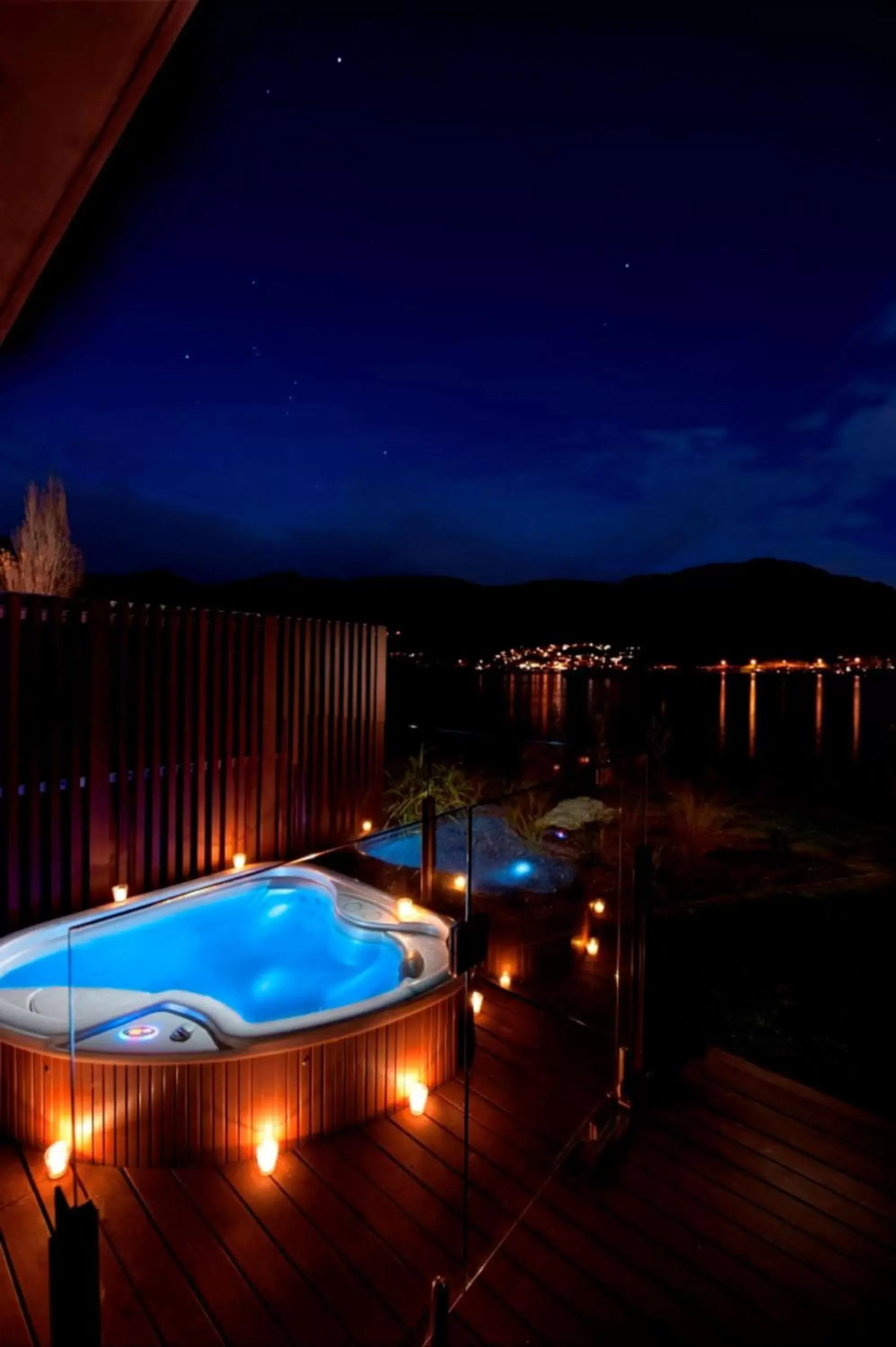 Photo of the whole room, Pool View in Hilton Queenstown Resort & Spa