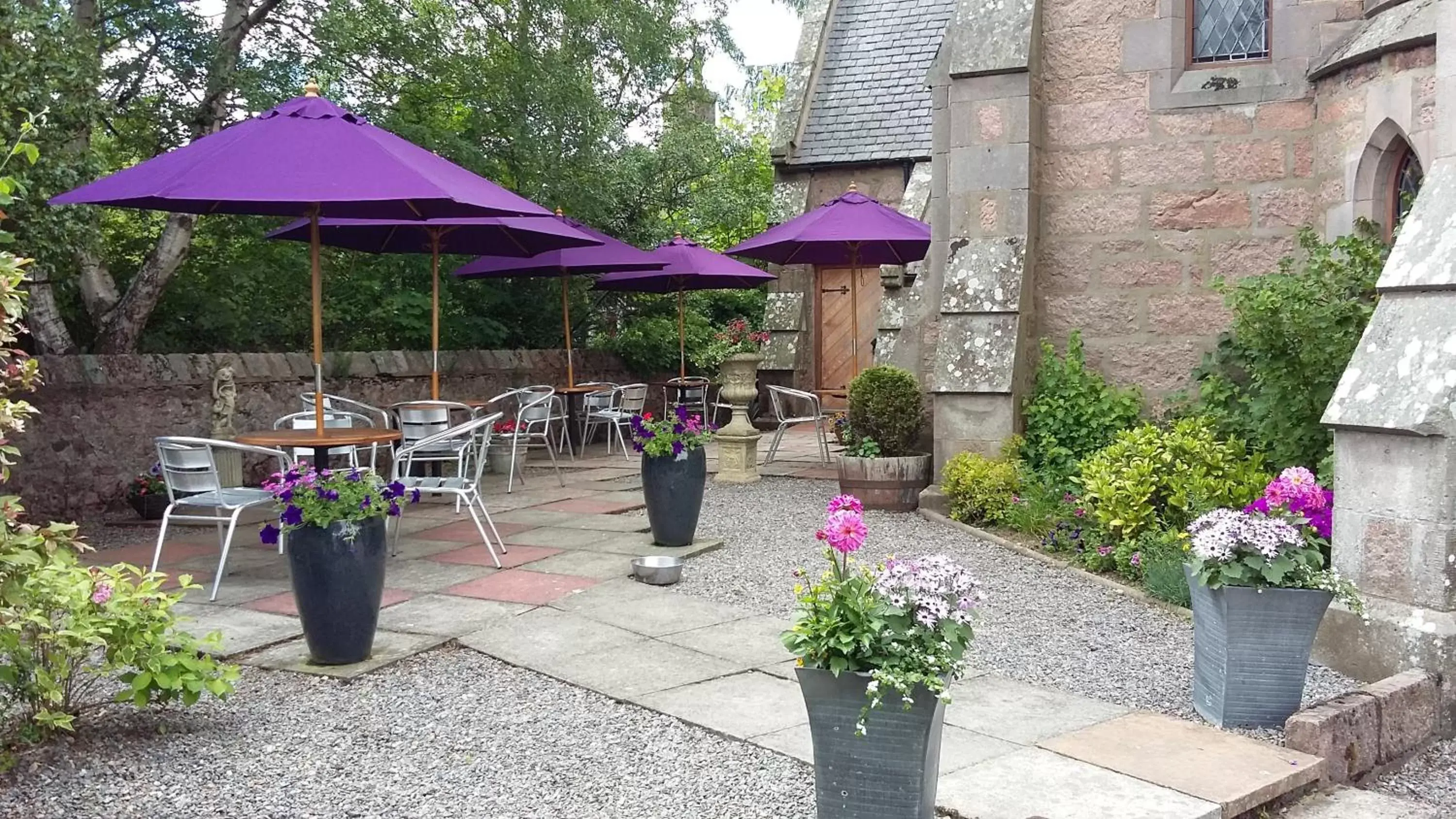 Patio in The Auld Kirk