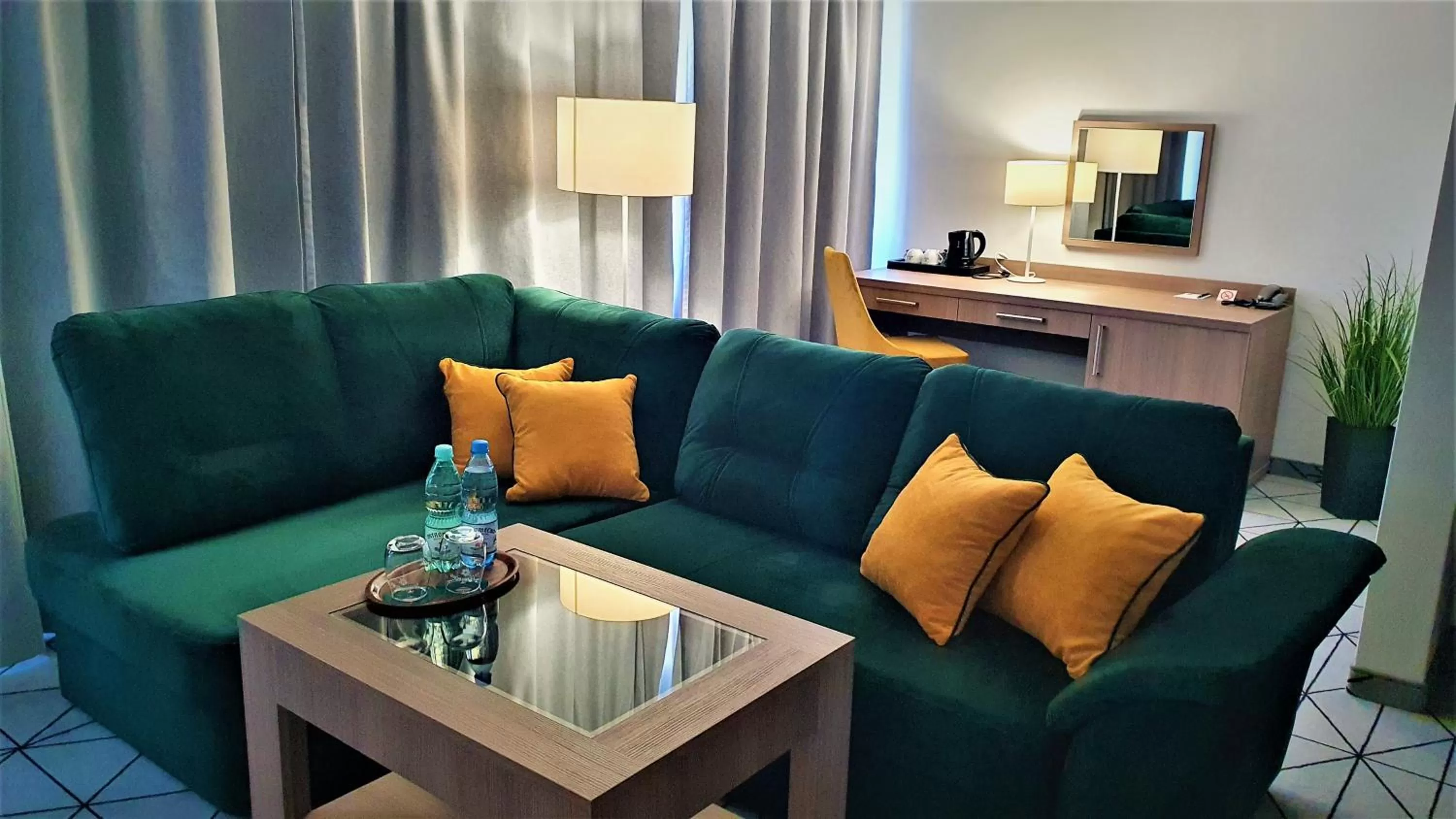 Seating area in Hotel Gromada Pila