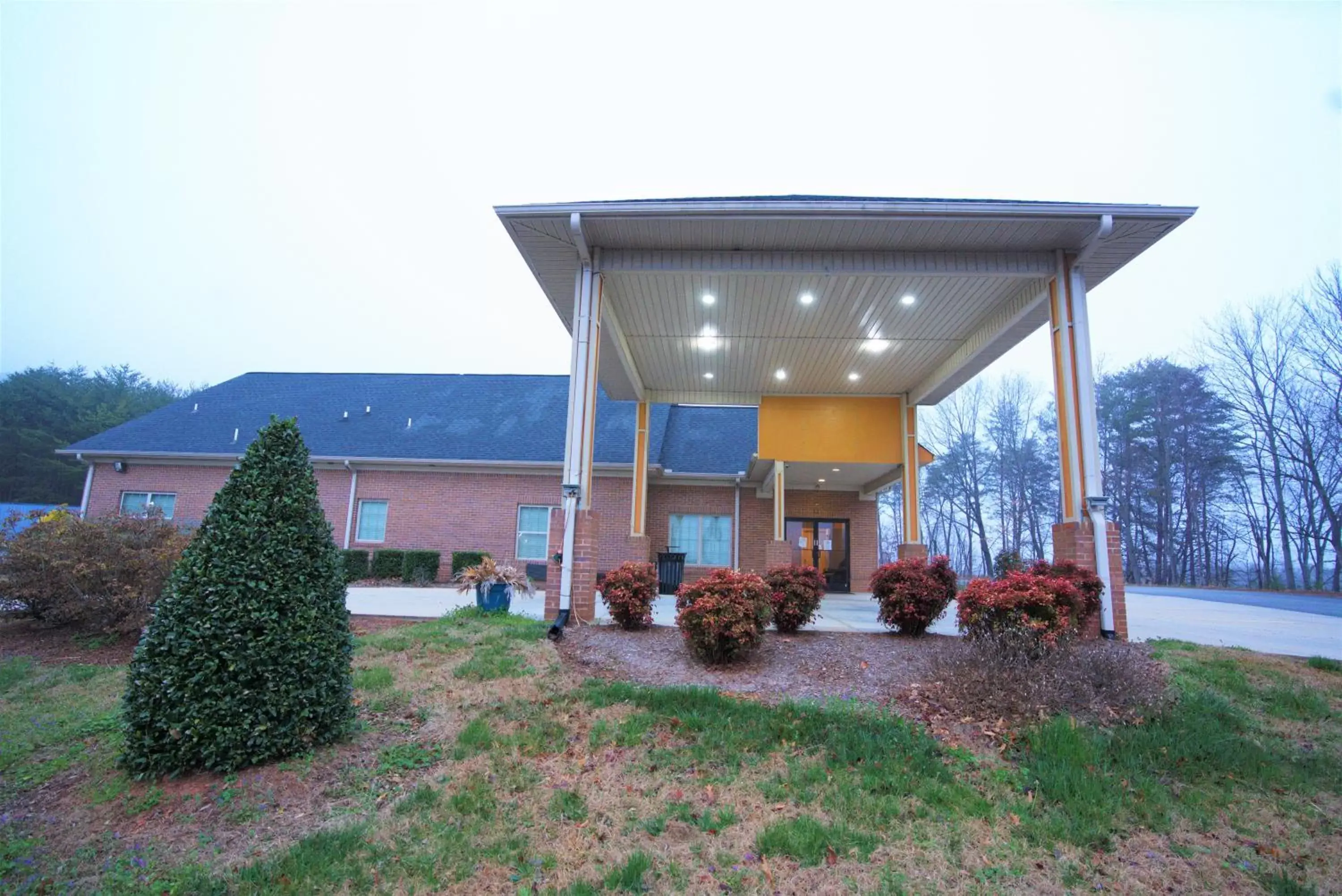 Property building in Columbus Inn and Suites