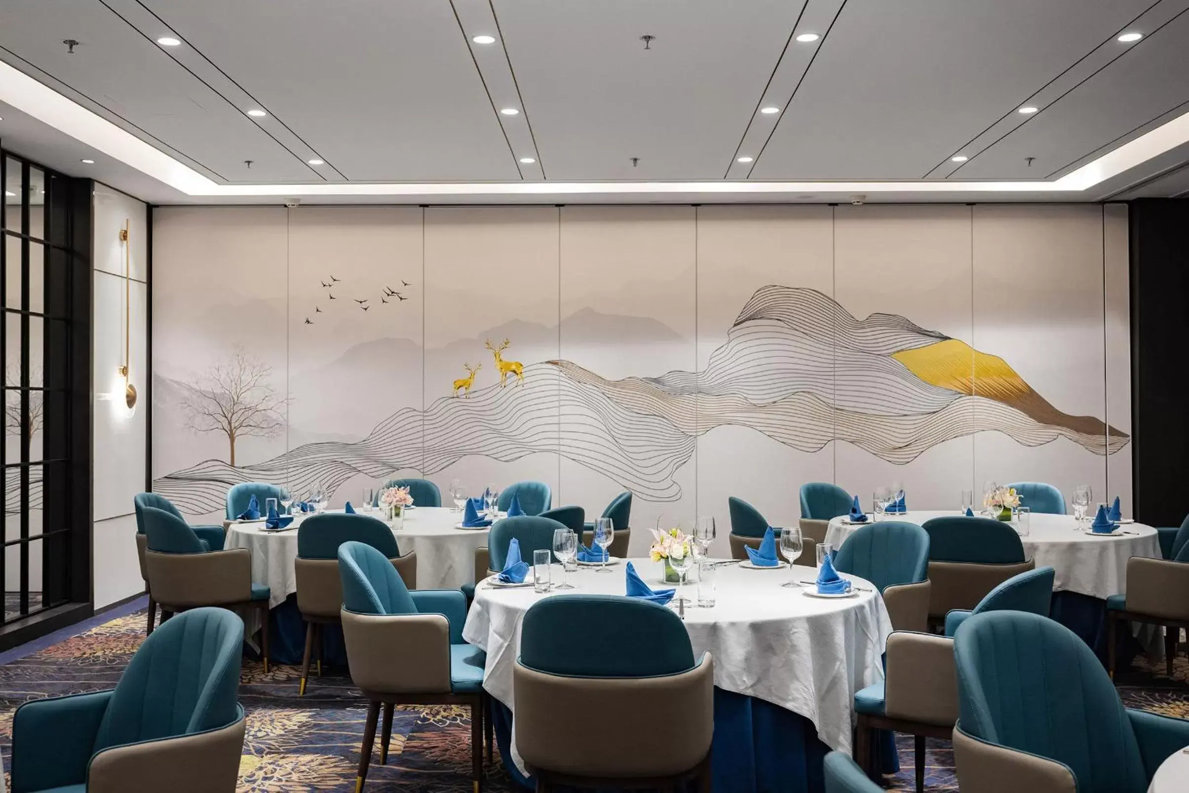 Restaurant/Places to Eat in Crowne Plaza Shanghai, an IHG Hotel