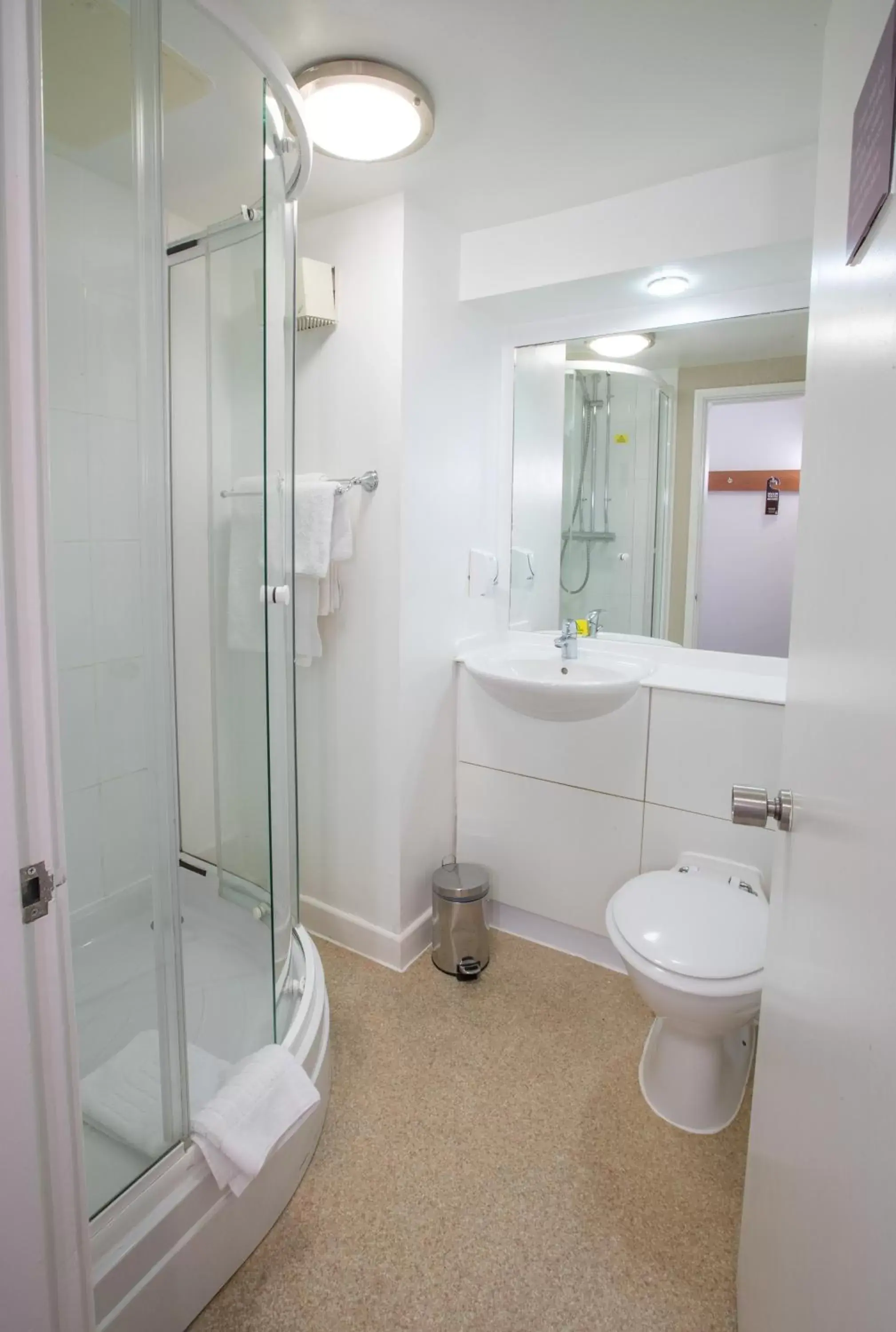 Bathroom in Redwings Lodge Solihull