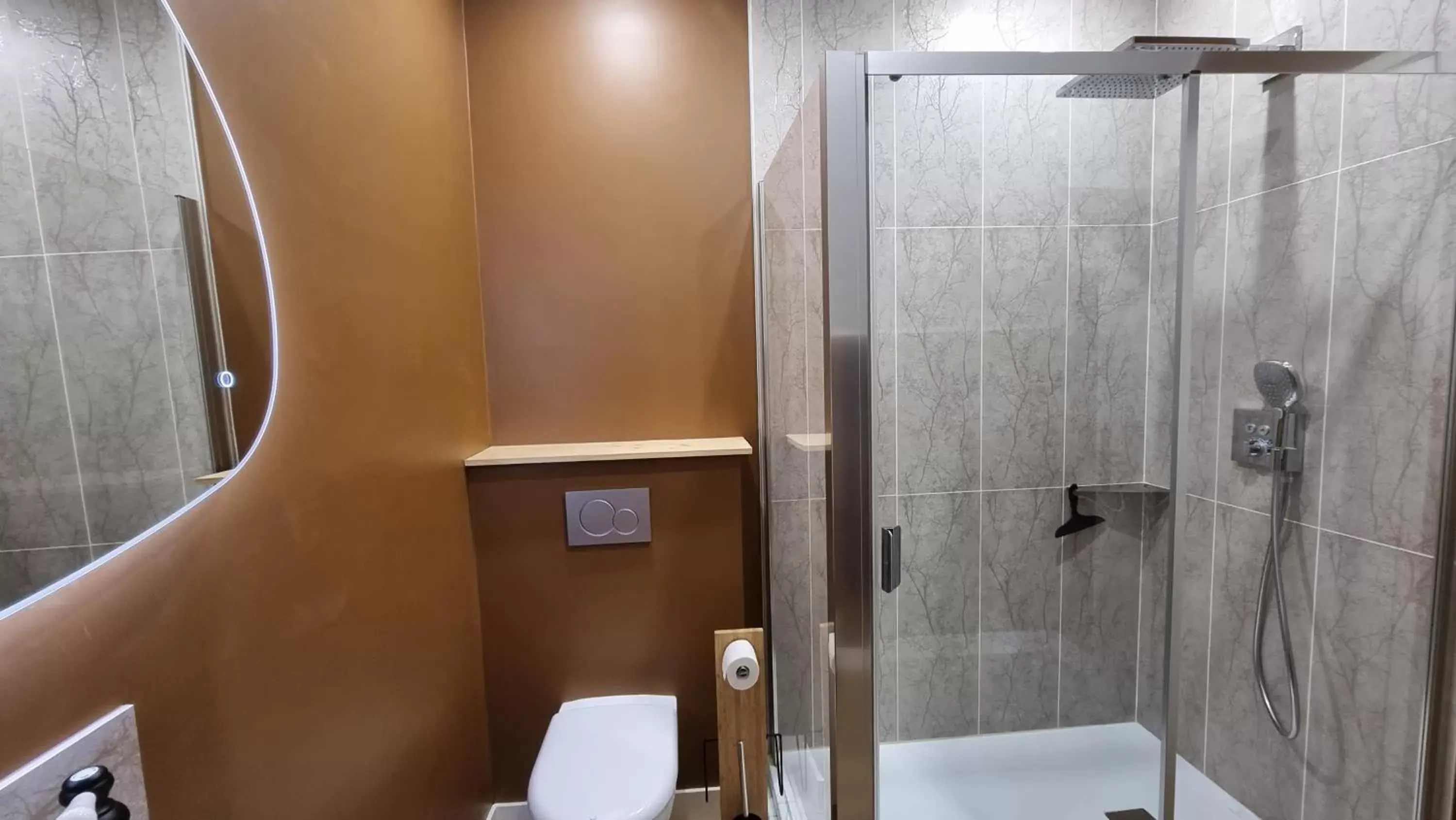 Shower, Bathroom in Le Manoir de Menglieu