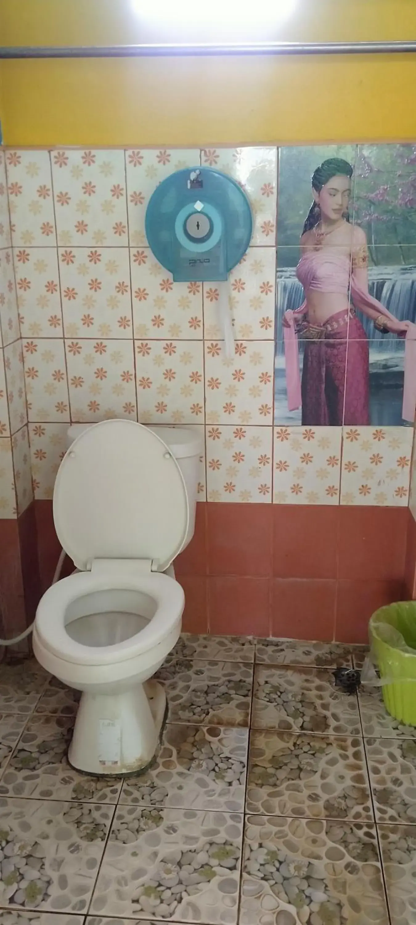 Bathroom in Rueang Sri Siri Guesthouse
