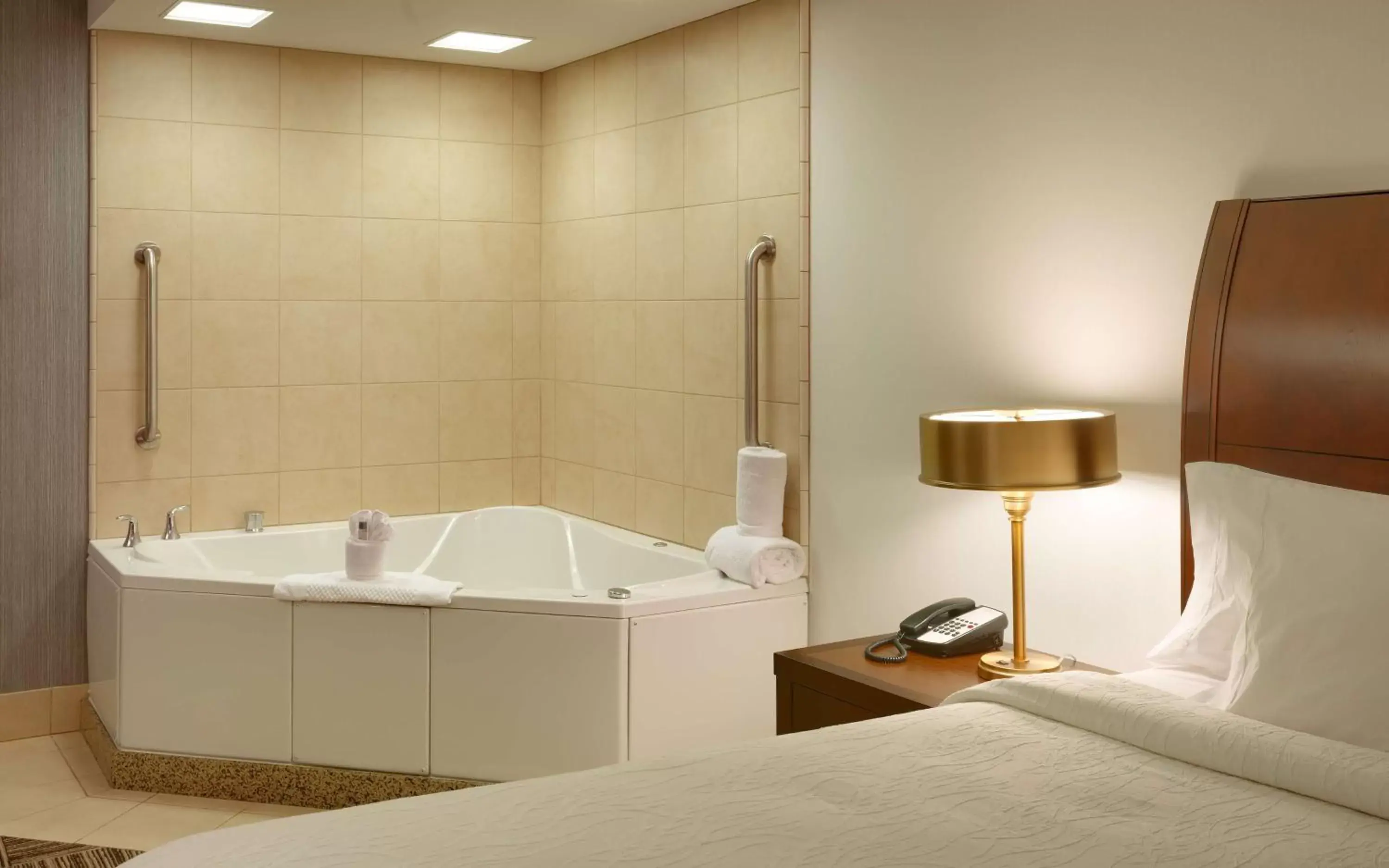 Bed, Bathroom in Hilton Garden Inn Salt Lake City/Sandy