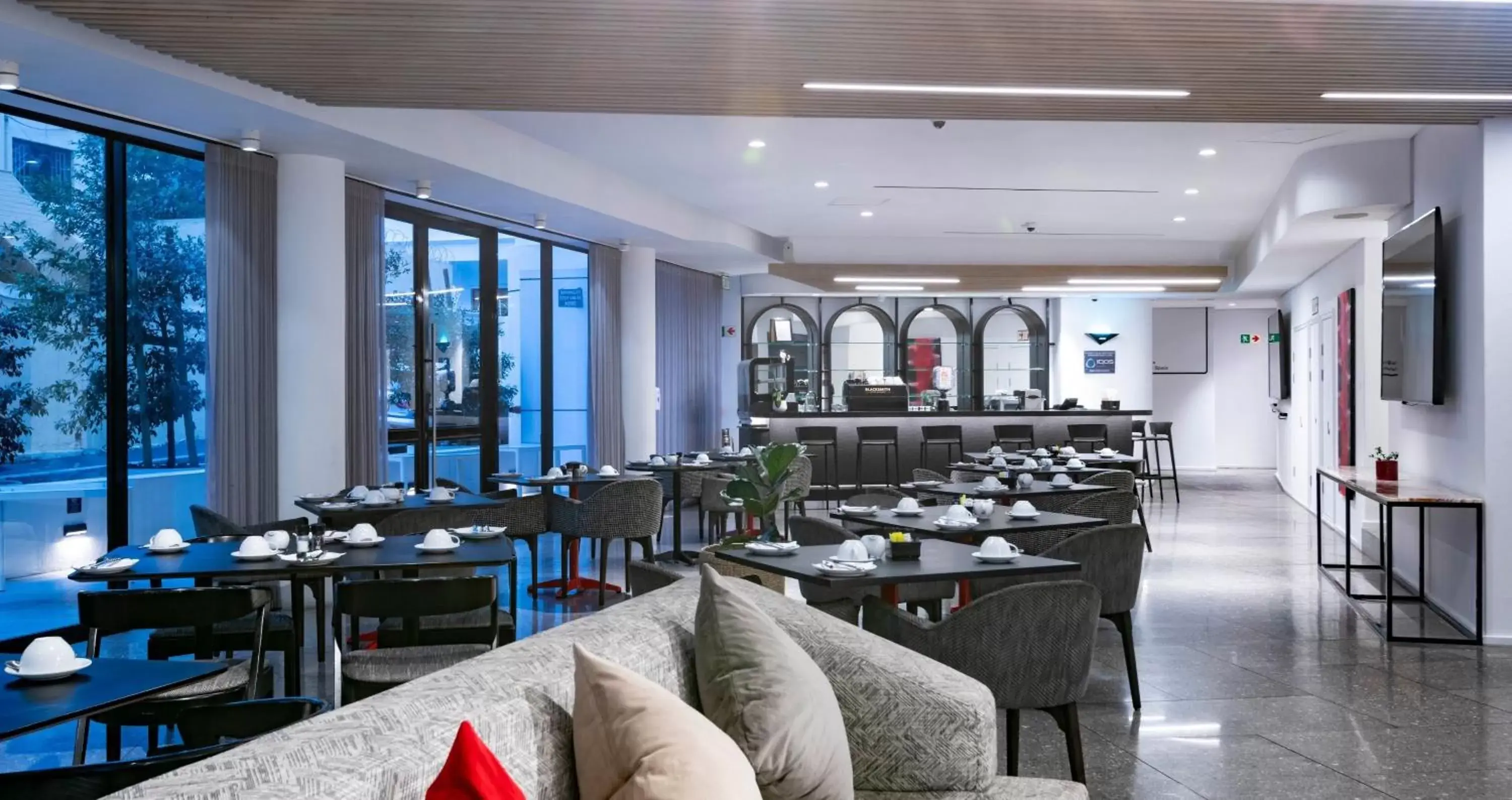 Restaurant/Places to Eat in ANEW Hotel Green Point Cape Town